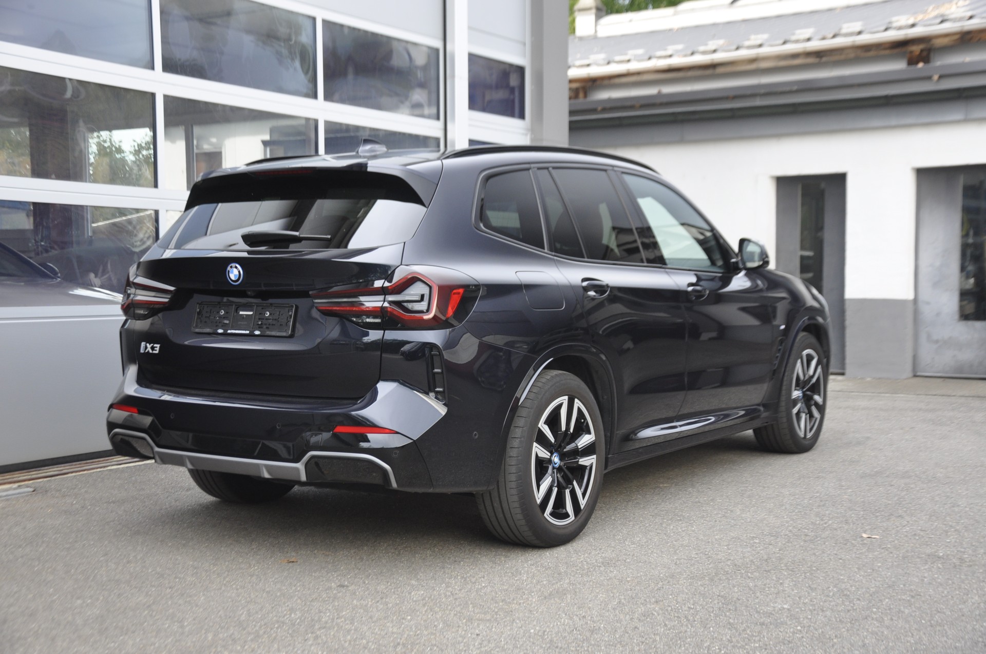 BMW iX3 Inspiring I Panorama-Glasdach-image-2