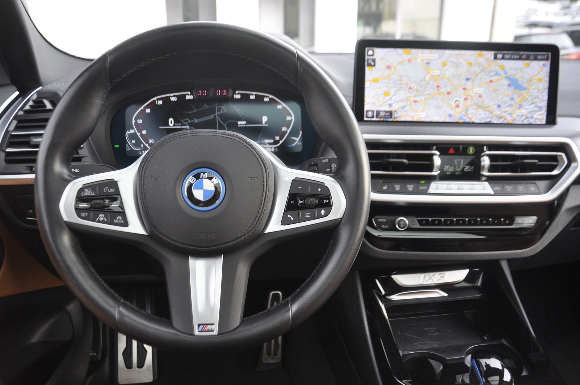BMW iX3 Inspiring I Panorama-Glasdach-image-9