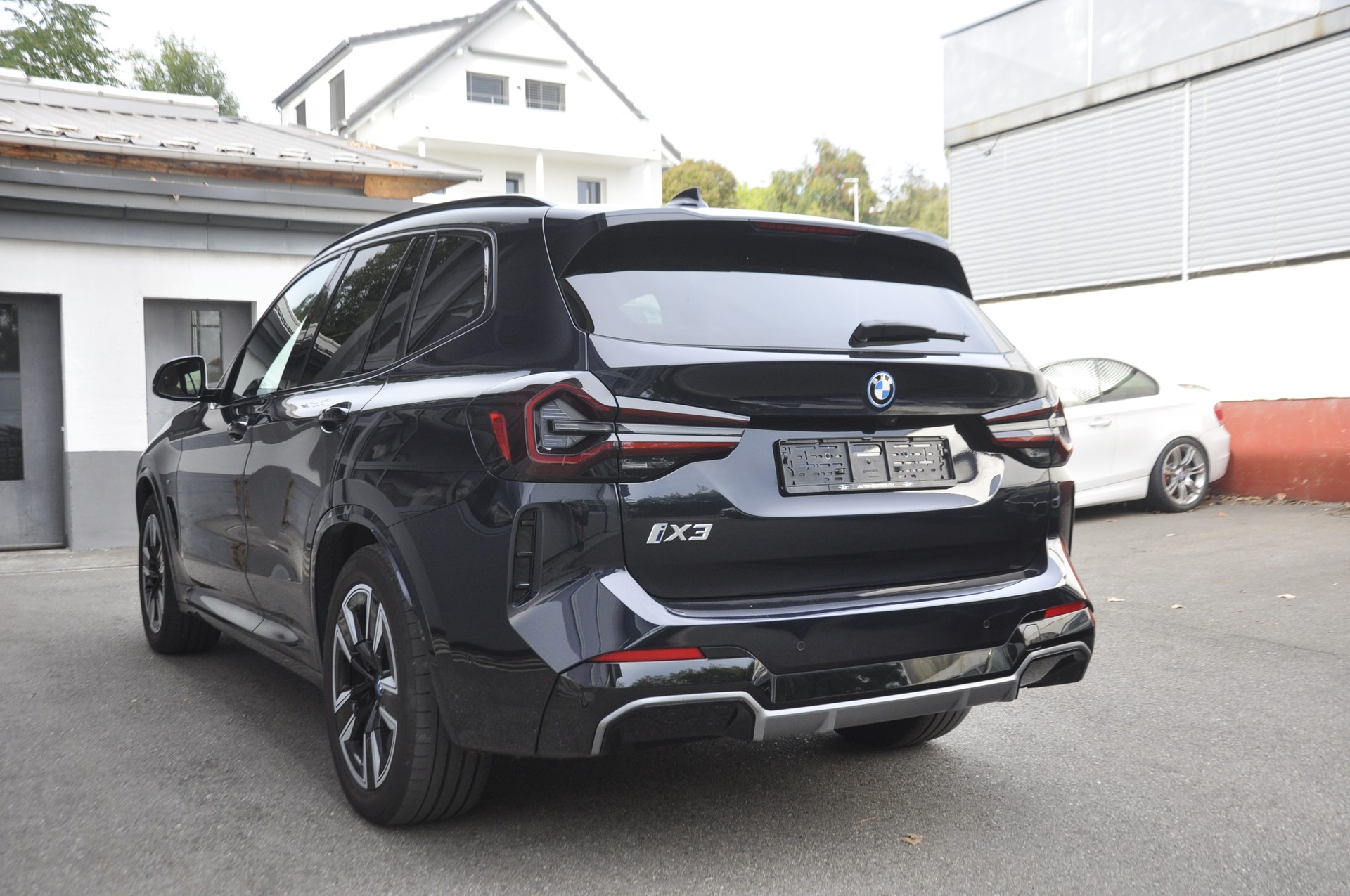 BMW iX3 Inspiring I Panorama-Glasdach-image-15