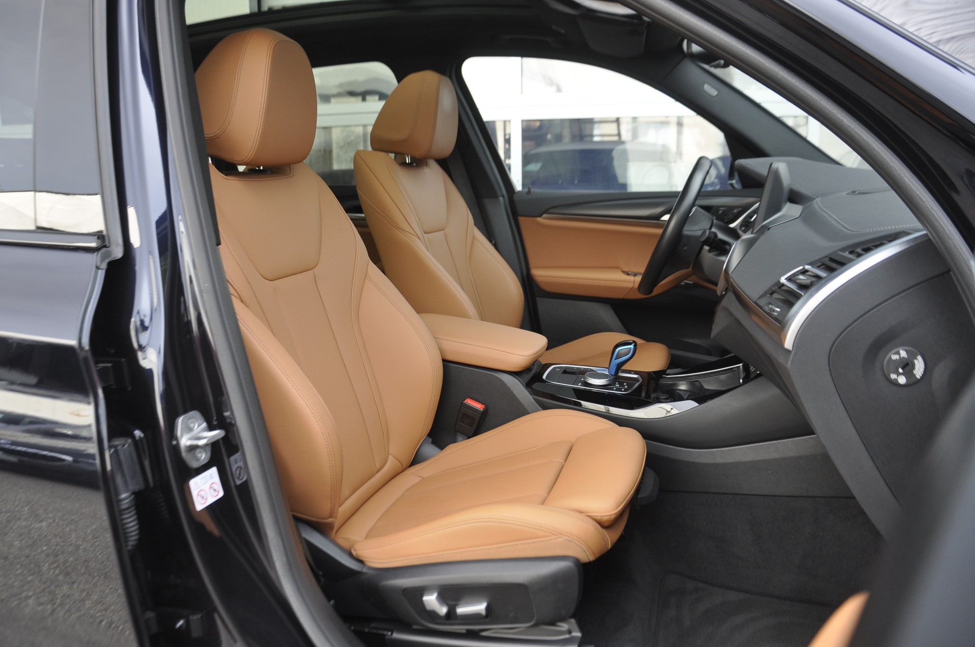 BMW iX3 Inspiring I Panorama-Glasdach-image-7