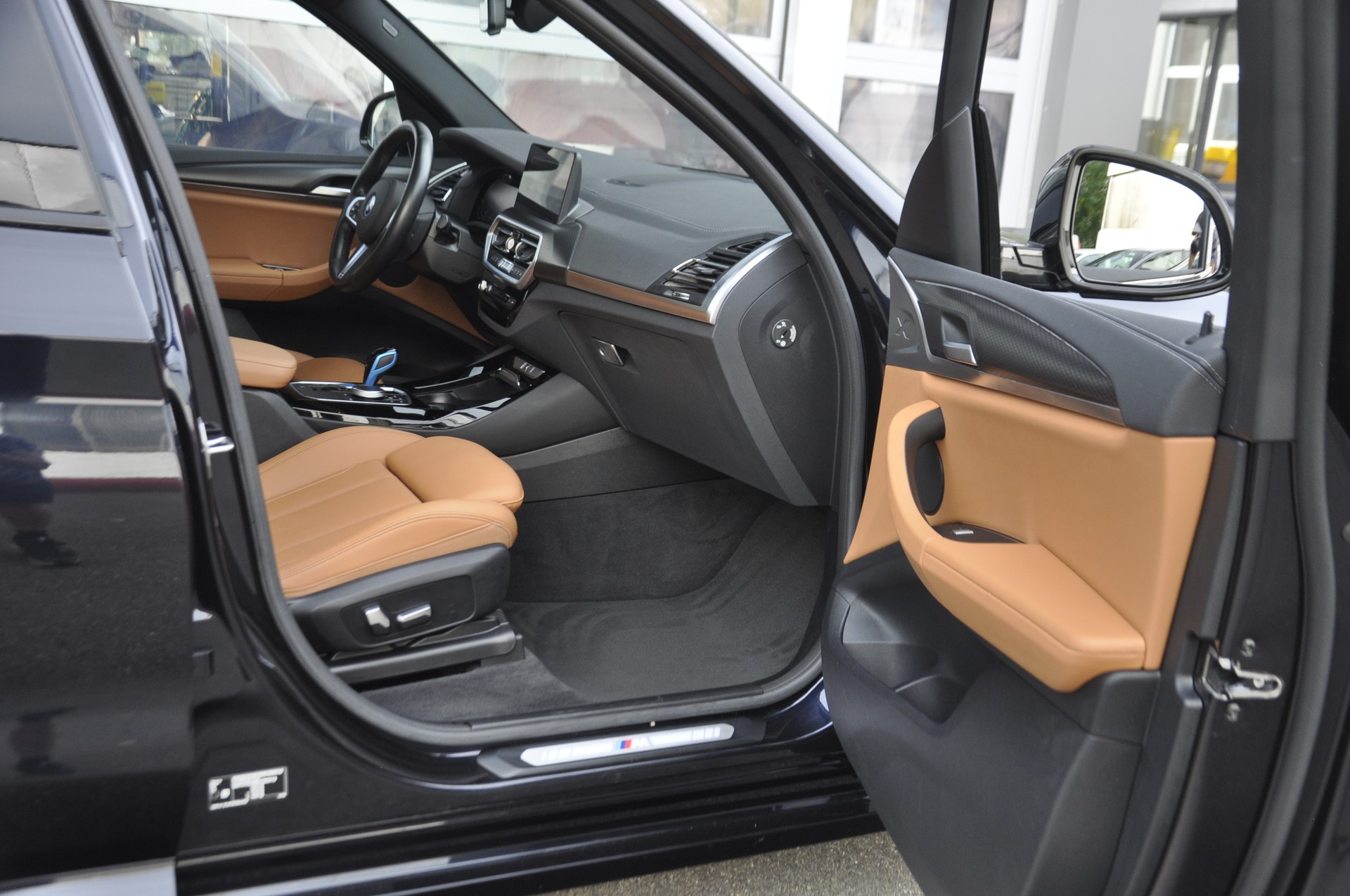 BMW iX3 Inspiring I Panorama-Glasdach-image-6