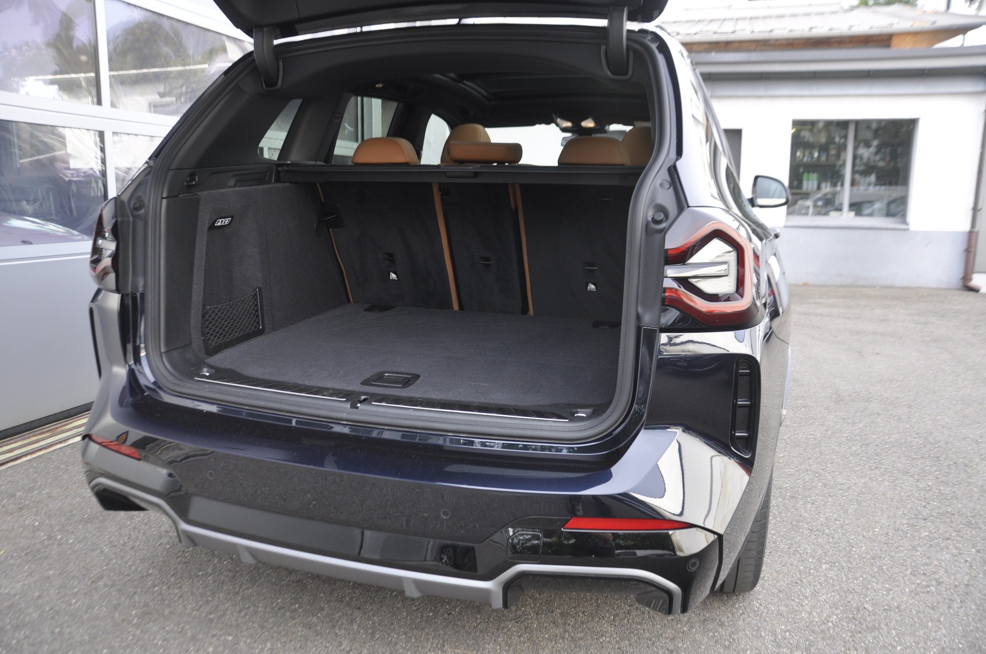 BMW iX3 Inspiring I Panorama-Glasdach-image-14