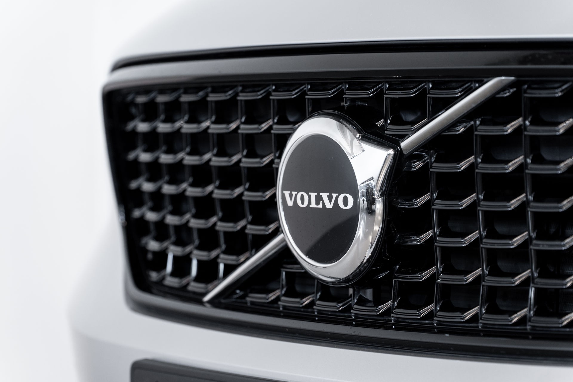 VOLVO XC40 B4 PLUS DARK | ALLRAD AUTOMAT | BENZIN MILD HYBRID | VOLVO GARANTIE | SILVER DAWN-image-21