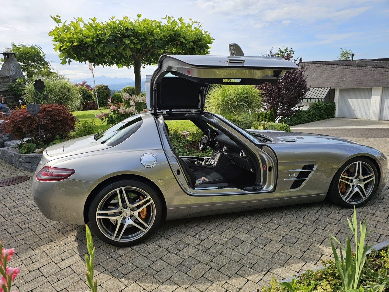 MERCEDES-BENZ SLS 63 AMG-image-4
