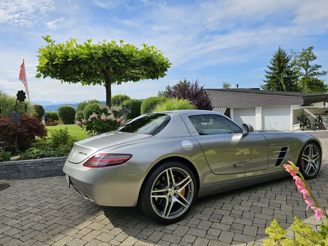MERCEDES-BENZ SLS 63 AMG-image-5