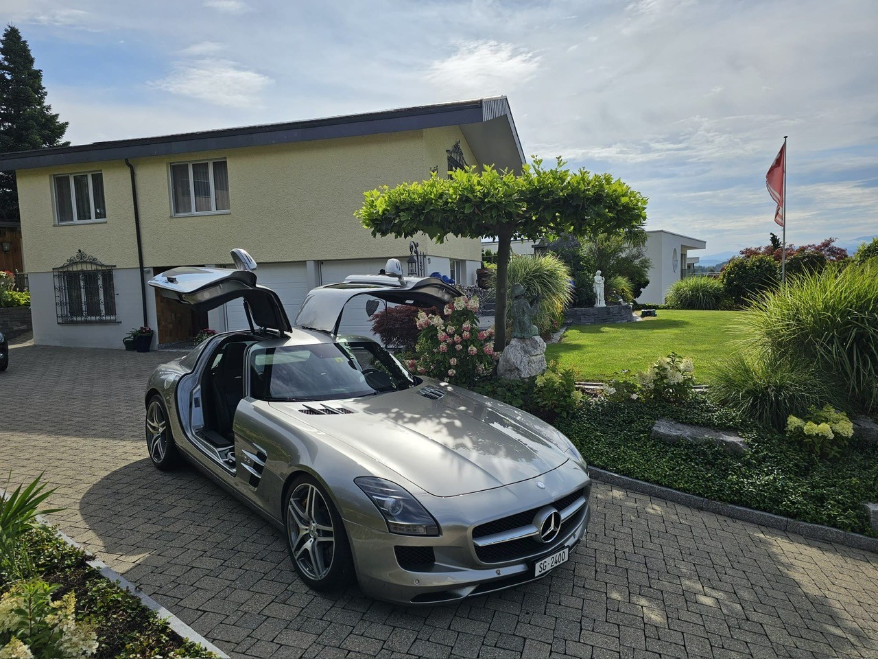 MERCEDES-BENZ SLS 63 AMG-image-2