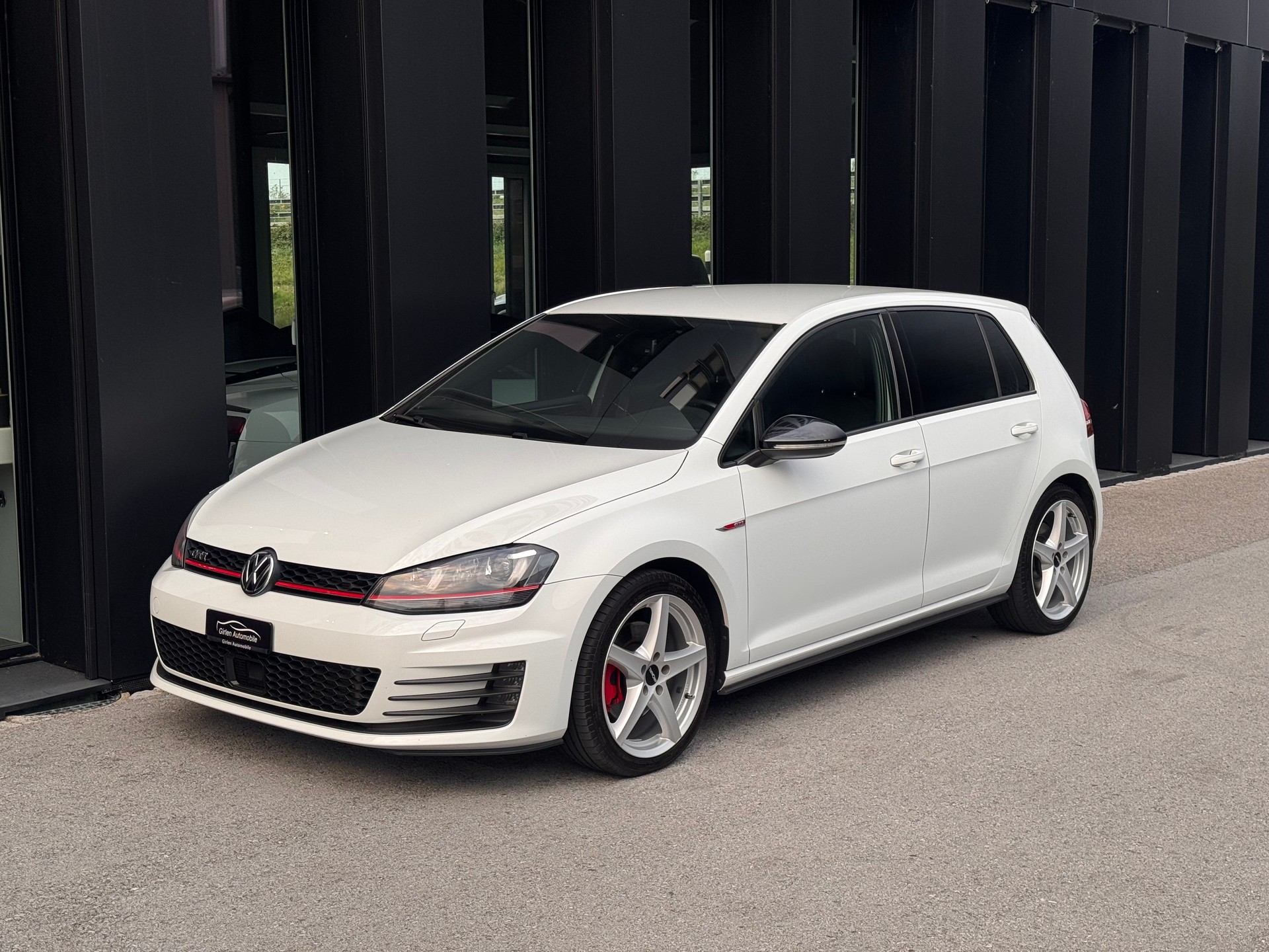 VW Golf 2.0 TSI GTI-image-2