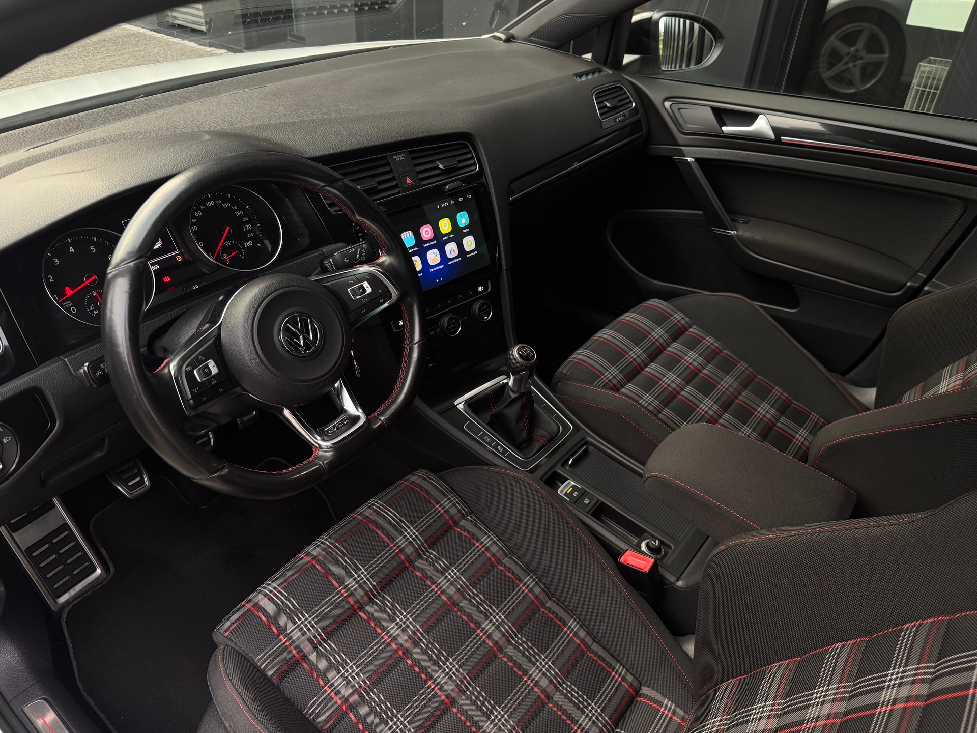 VW Golf 2.0 TSI GTI-image-14