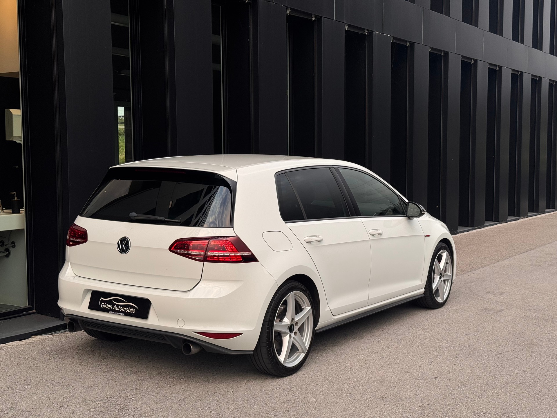 VW Golf 2.0 TSI GTI-image-10