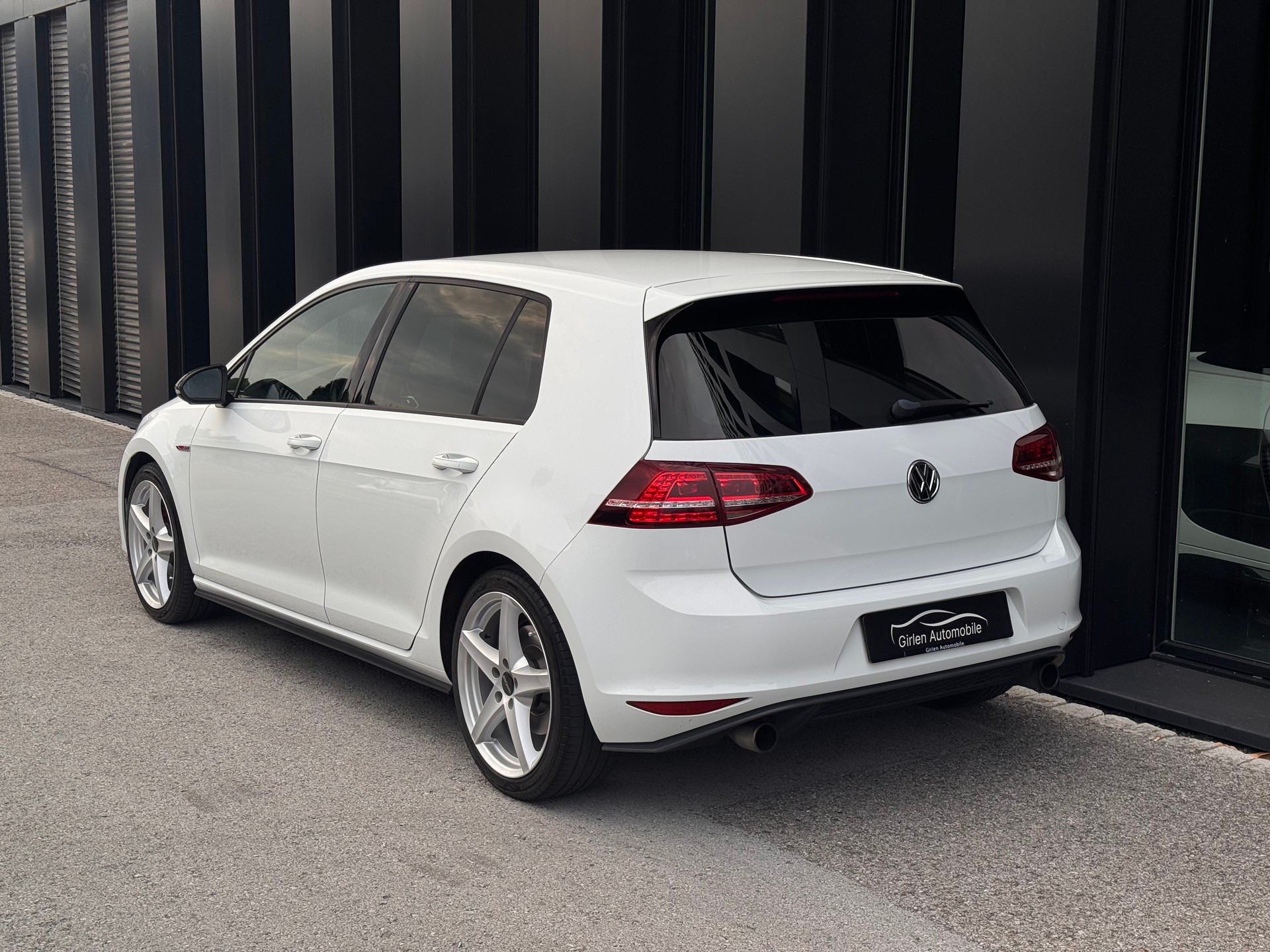 VW Golf 2.0 TSI GTI-image-4