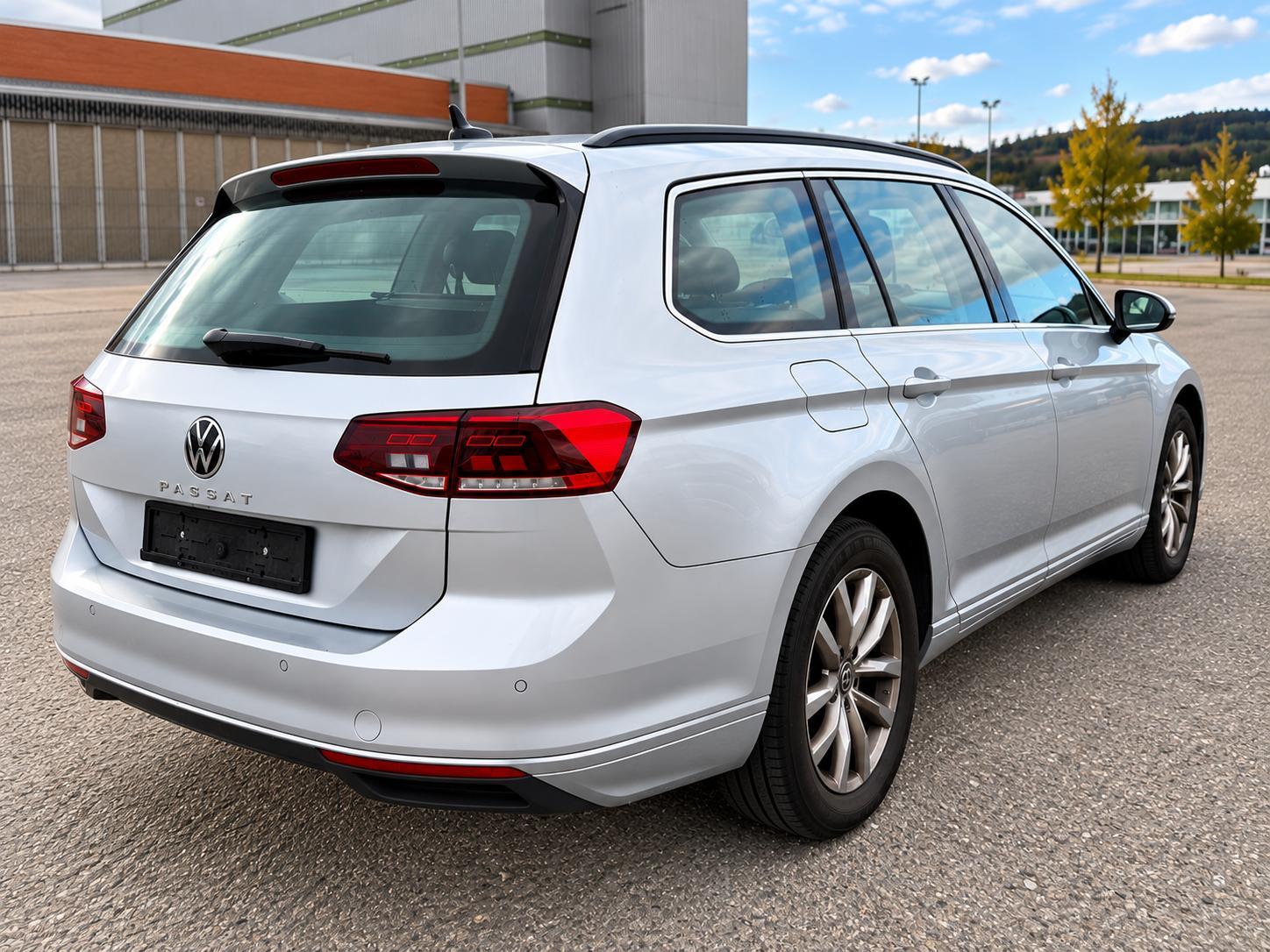 VW Passat Variant 2.0 TDI 150 Business DSG-image-5