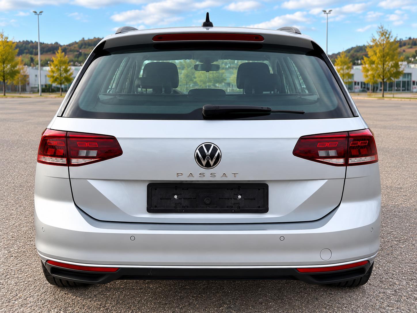VW Passat Variant 2.0 TDI 150 Business DSG-image-4
