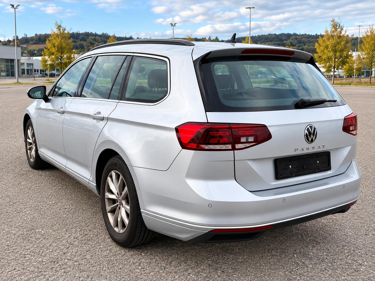 VW Passat Variant 2.0 TDI 150 Business DSG-image-3