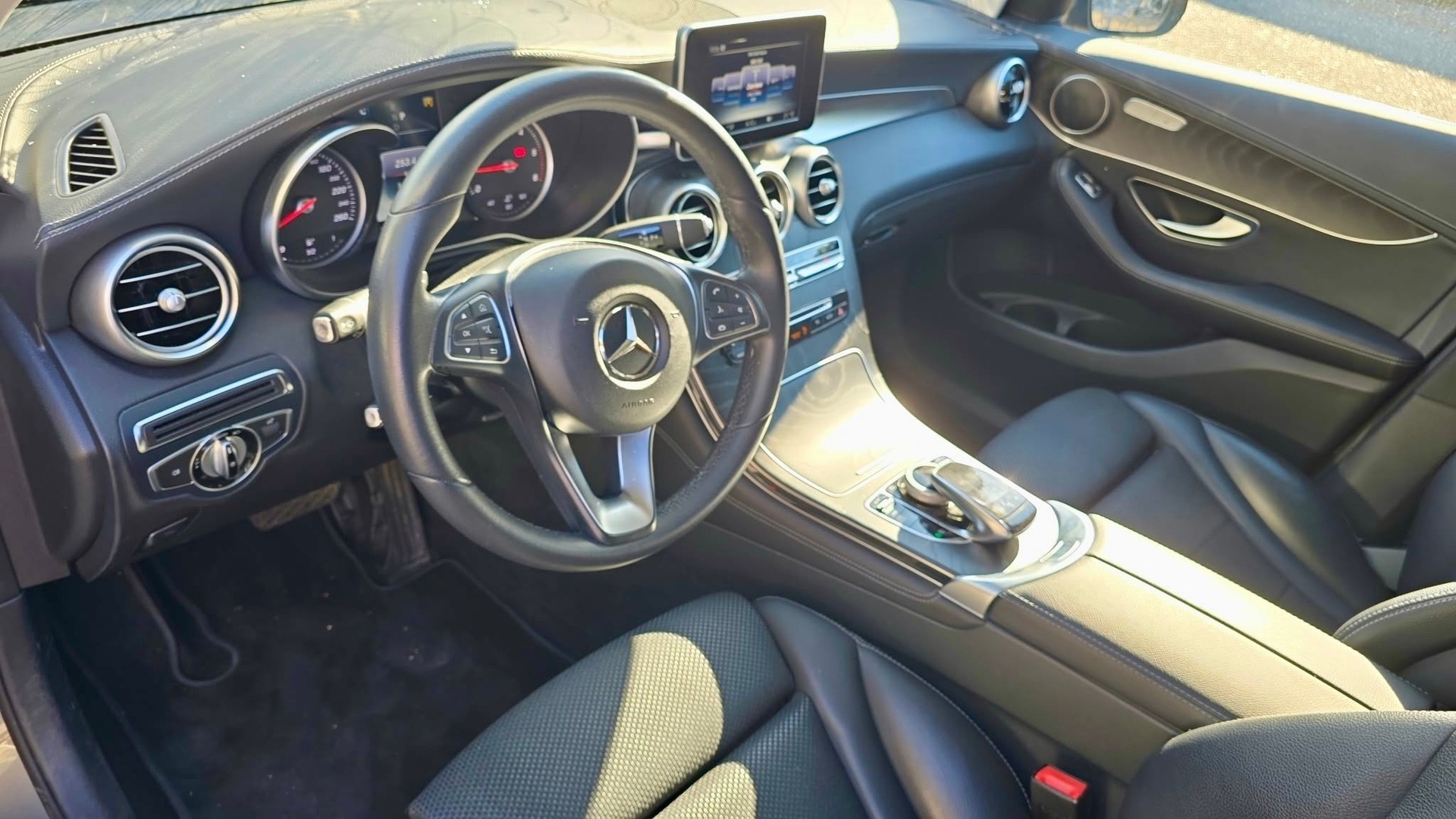 MERCEDES-BENZ GLC 250 d 4Matic 9G-Tronic-image-10