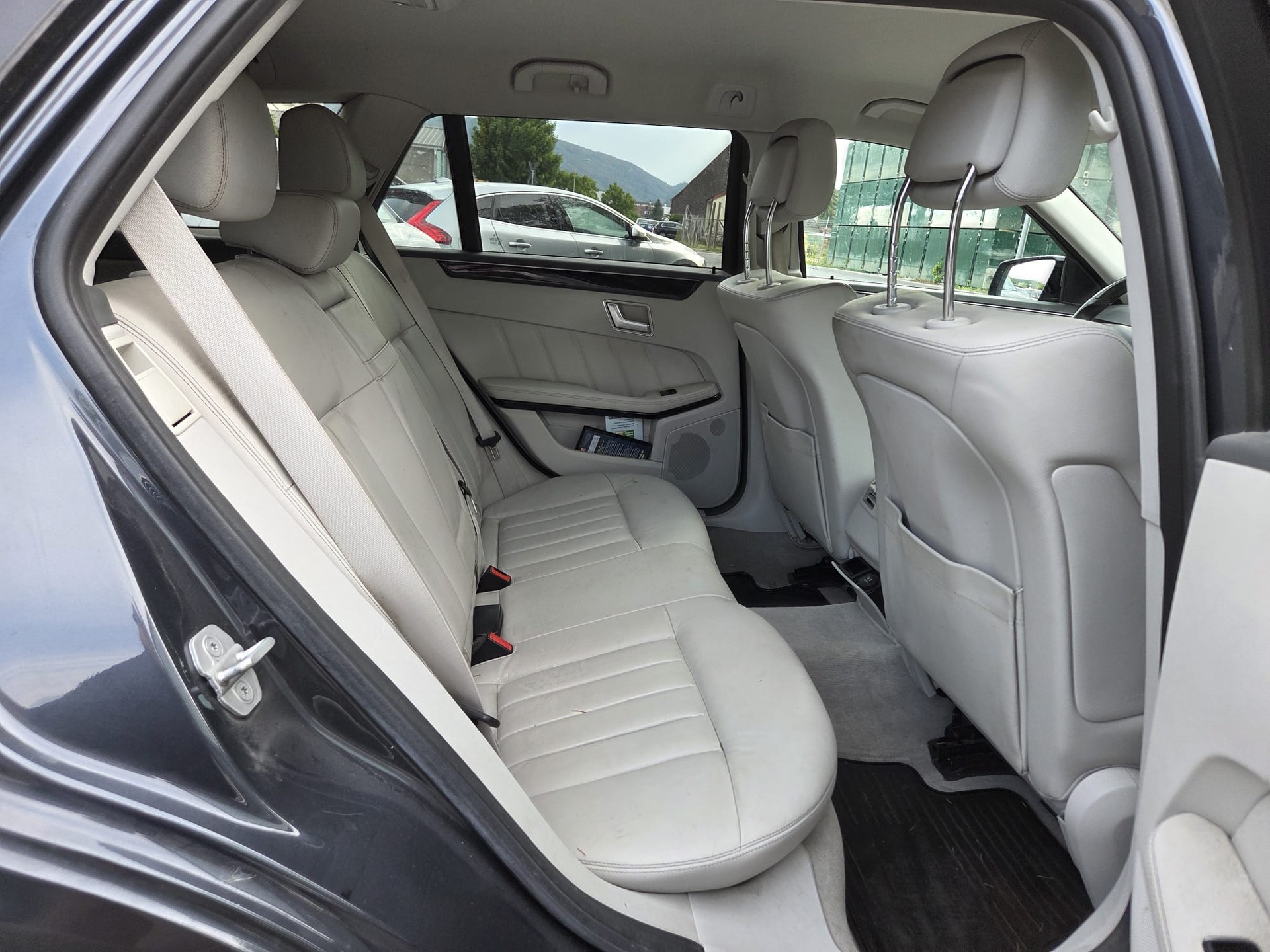 MERCEDES-BENZ E 350 BlueTEC Avantgarde 4Matic 7G-Tronic-image-11