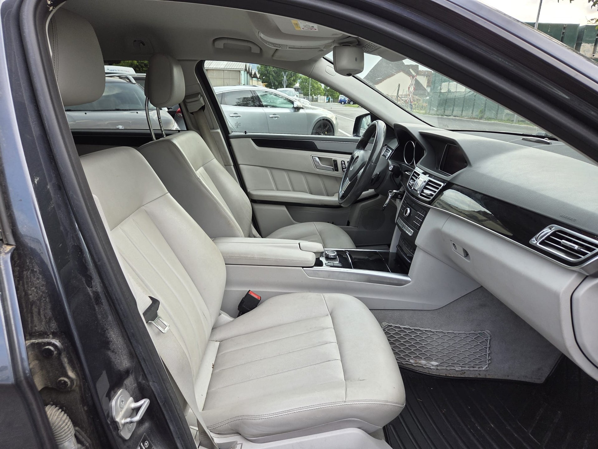 MERCEDES-BENZ E 350 BlueTEC Avantgarde 4Matic 7G-Tronic-image-10