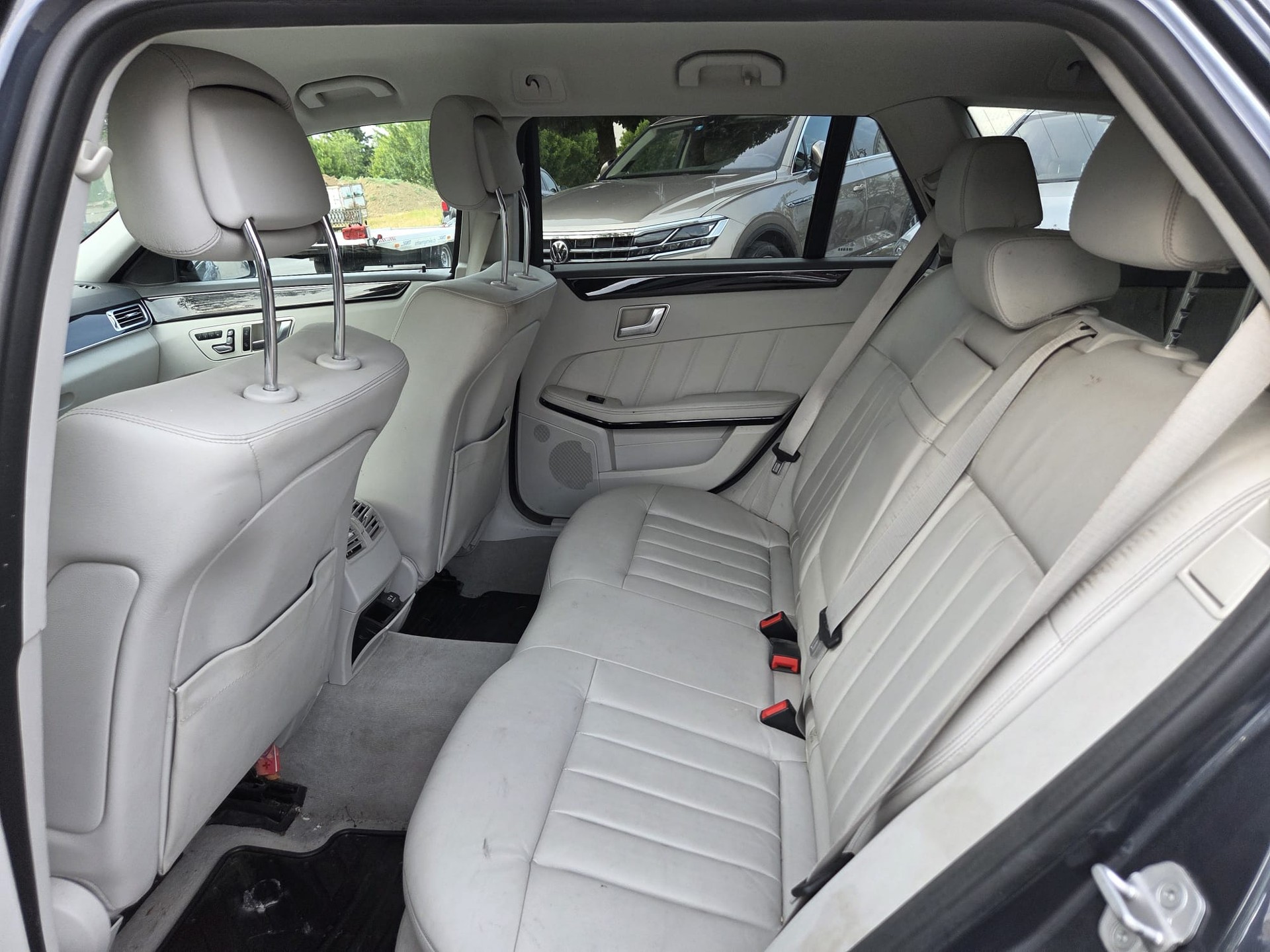 MERCEDES-BENZ E 350 BlueTEC Avantgarde 4Matic 7G-Tronic-image-12
