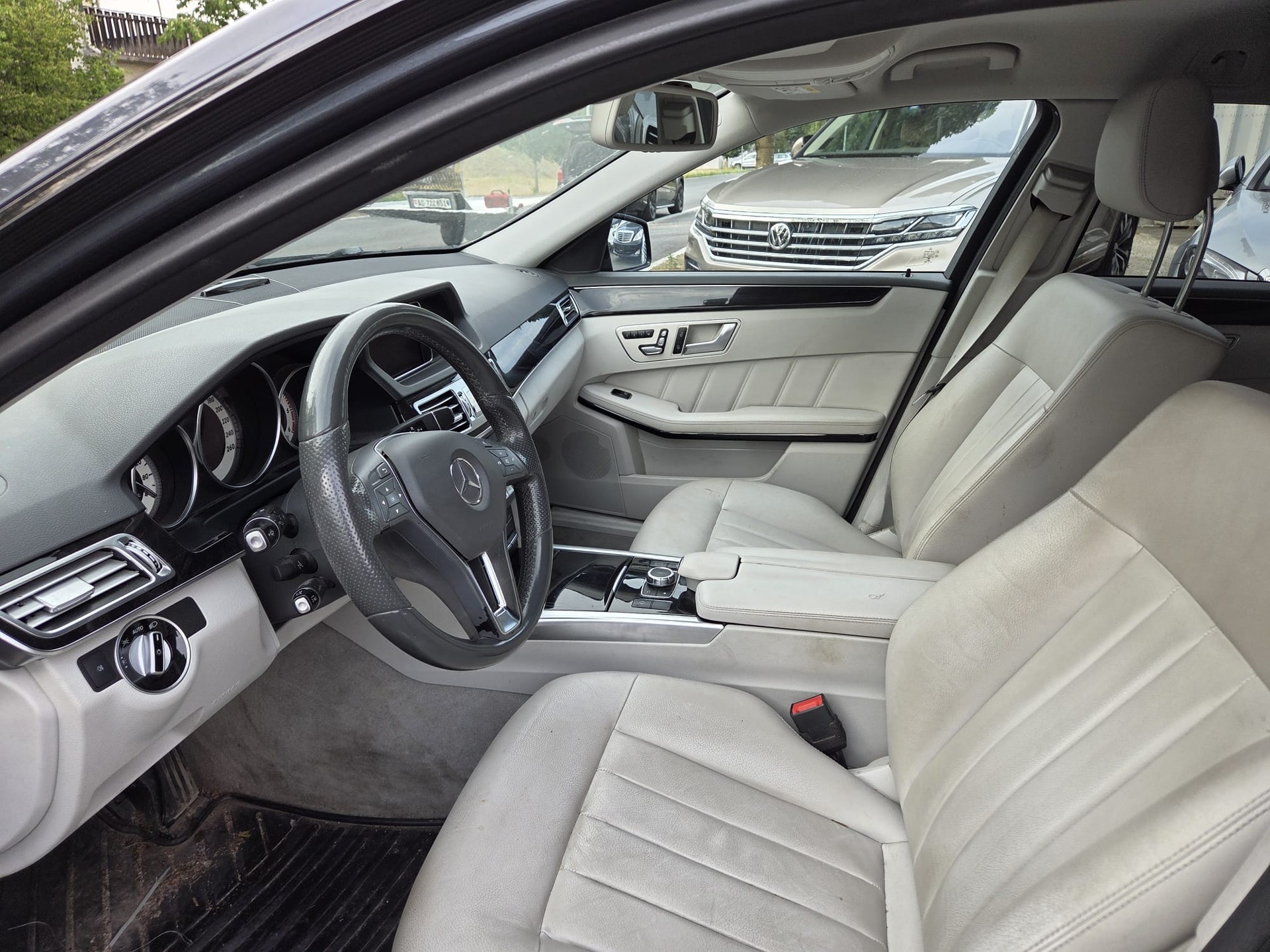 MERCEDES-BENZ E 350 BlueTEC Avantgarde 4Matic 7G-Tronic-image-9