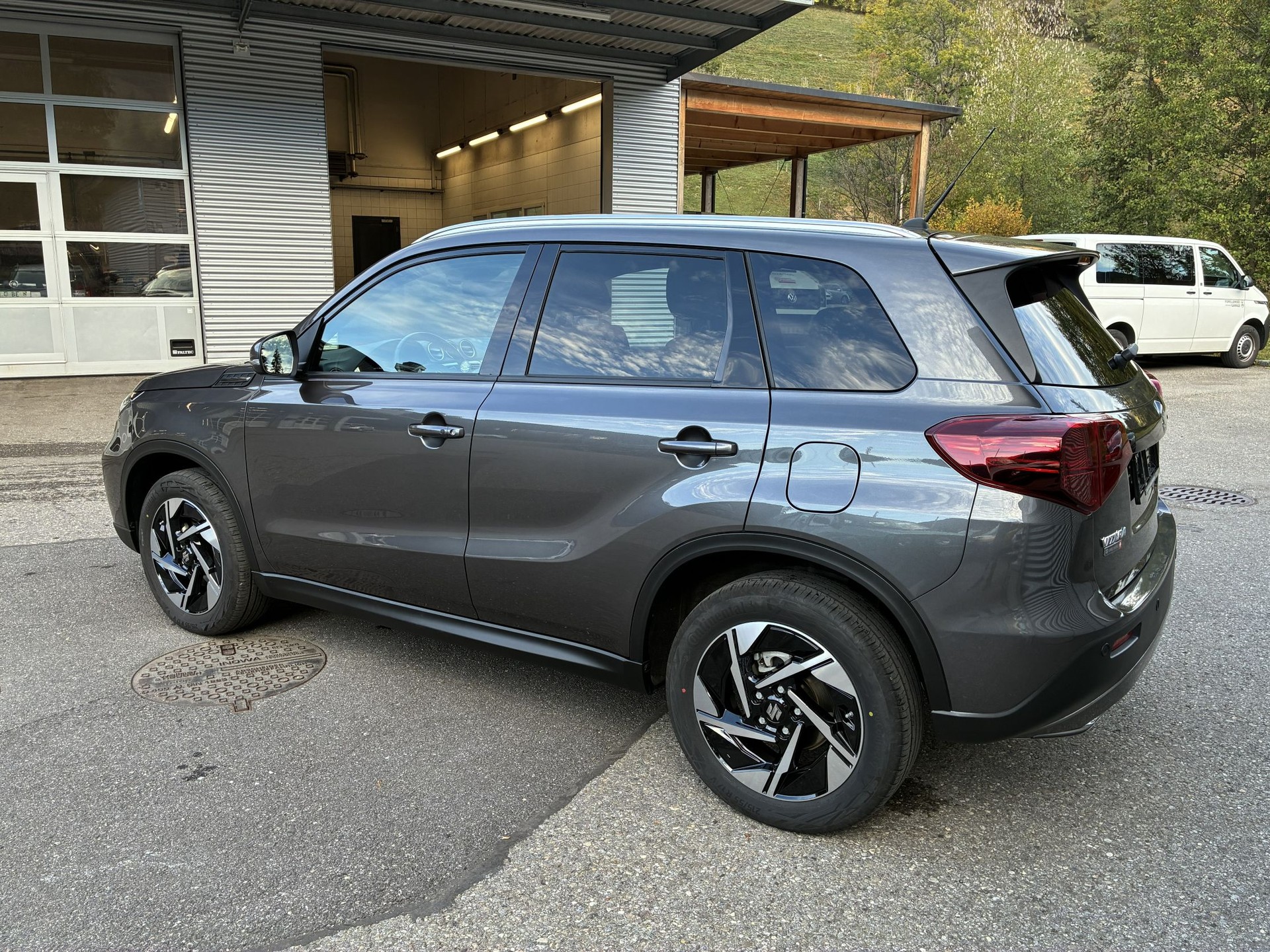 SUZUKI Vitara 1.5 Hybrid Compact Top 4x4 AGS-image-2