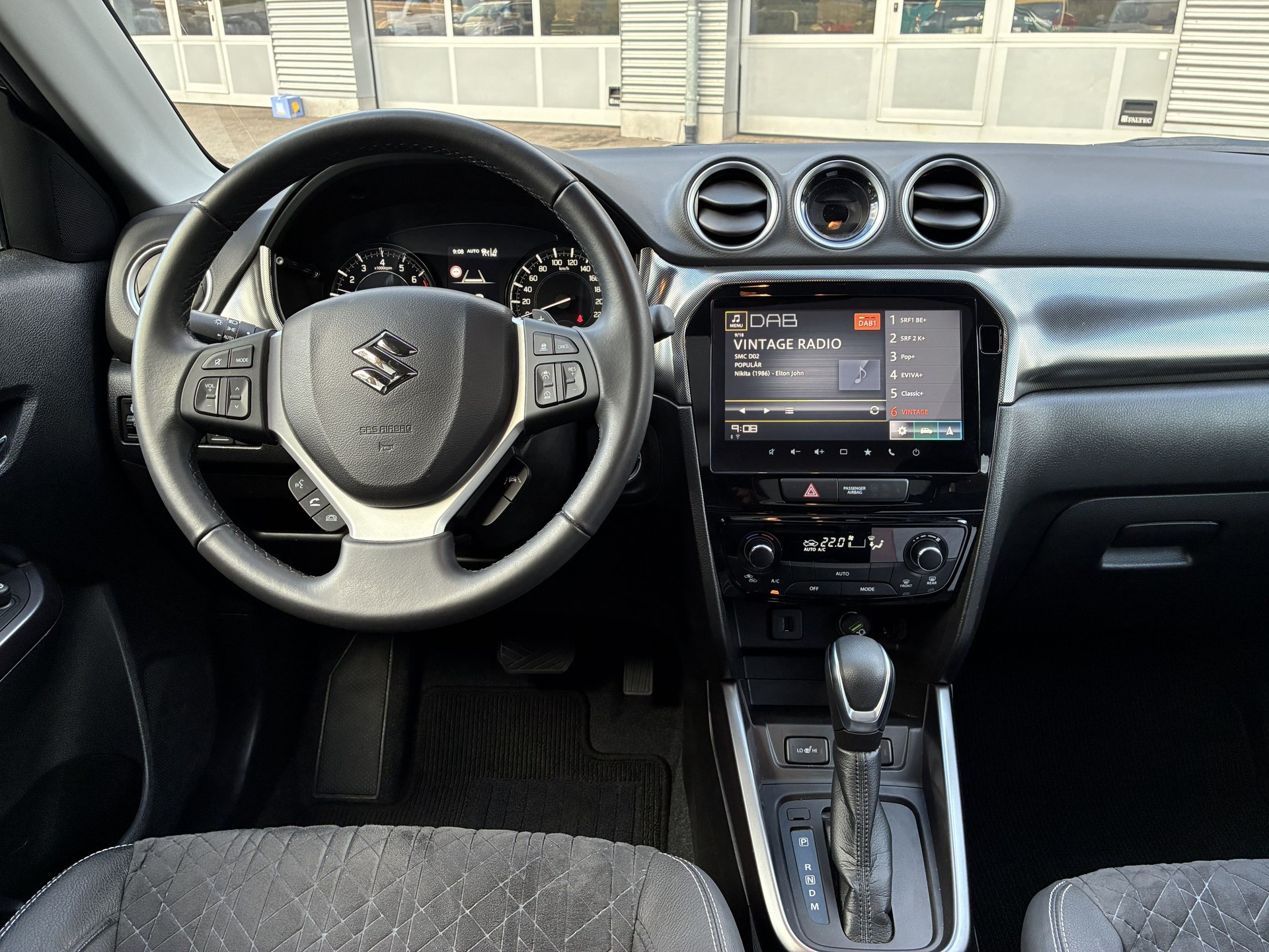 SUZUKI Vitara 1.5 Hybrid Compact Top 4x4 AGS-image-10