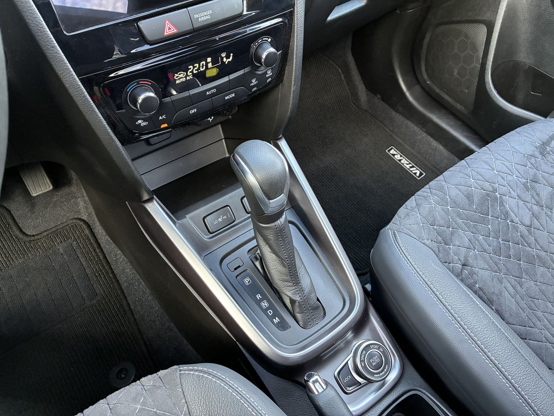 SUZUKI Vitara 1.5 Hybrid Compact Top 4x4 AGS-image-13