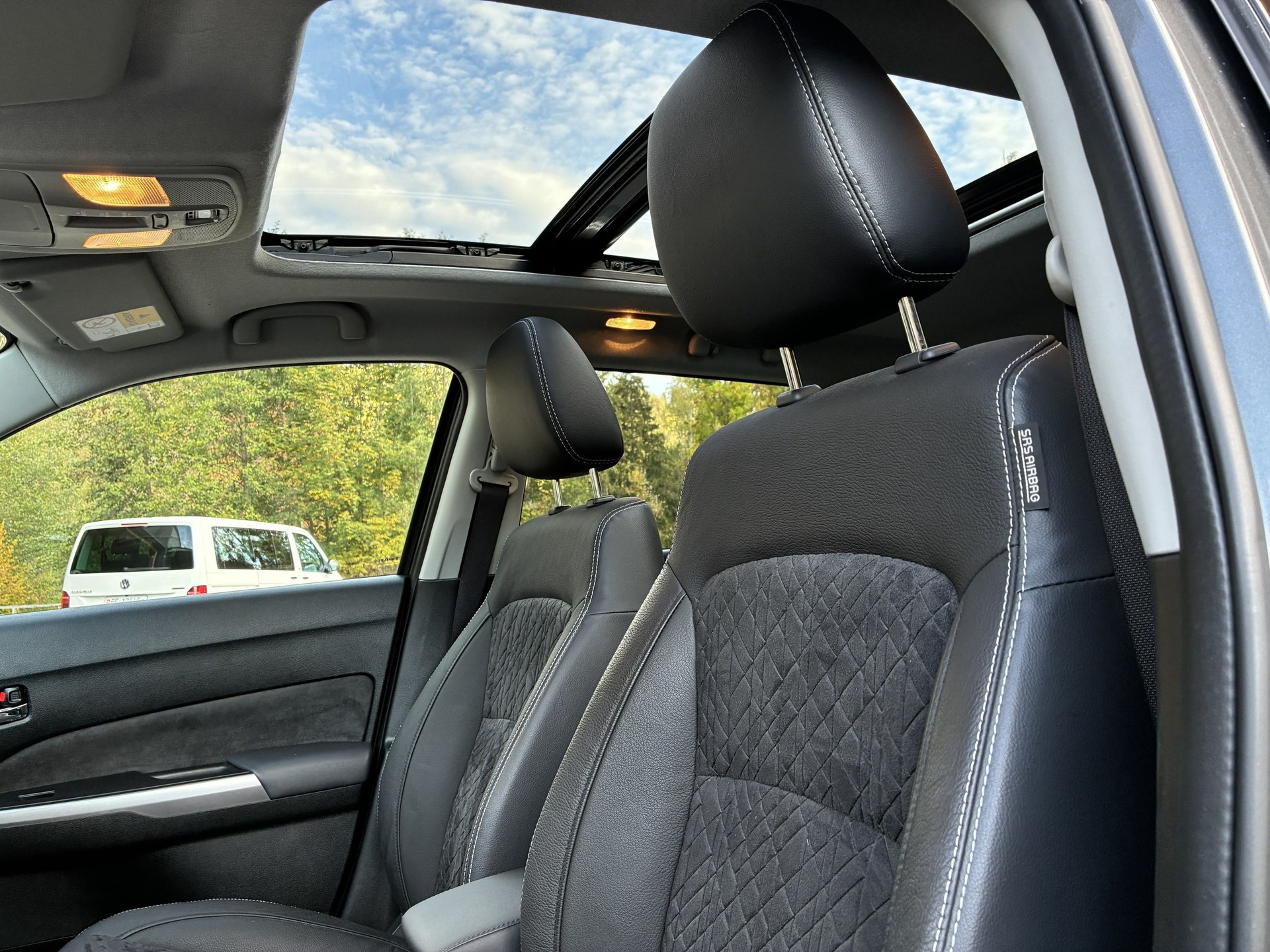 SUZUKI Vitara 1.5 Hybrid Compact Top 4x4 AGS-image-12