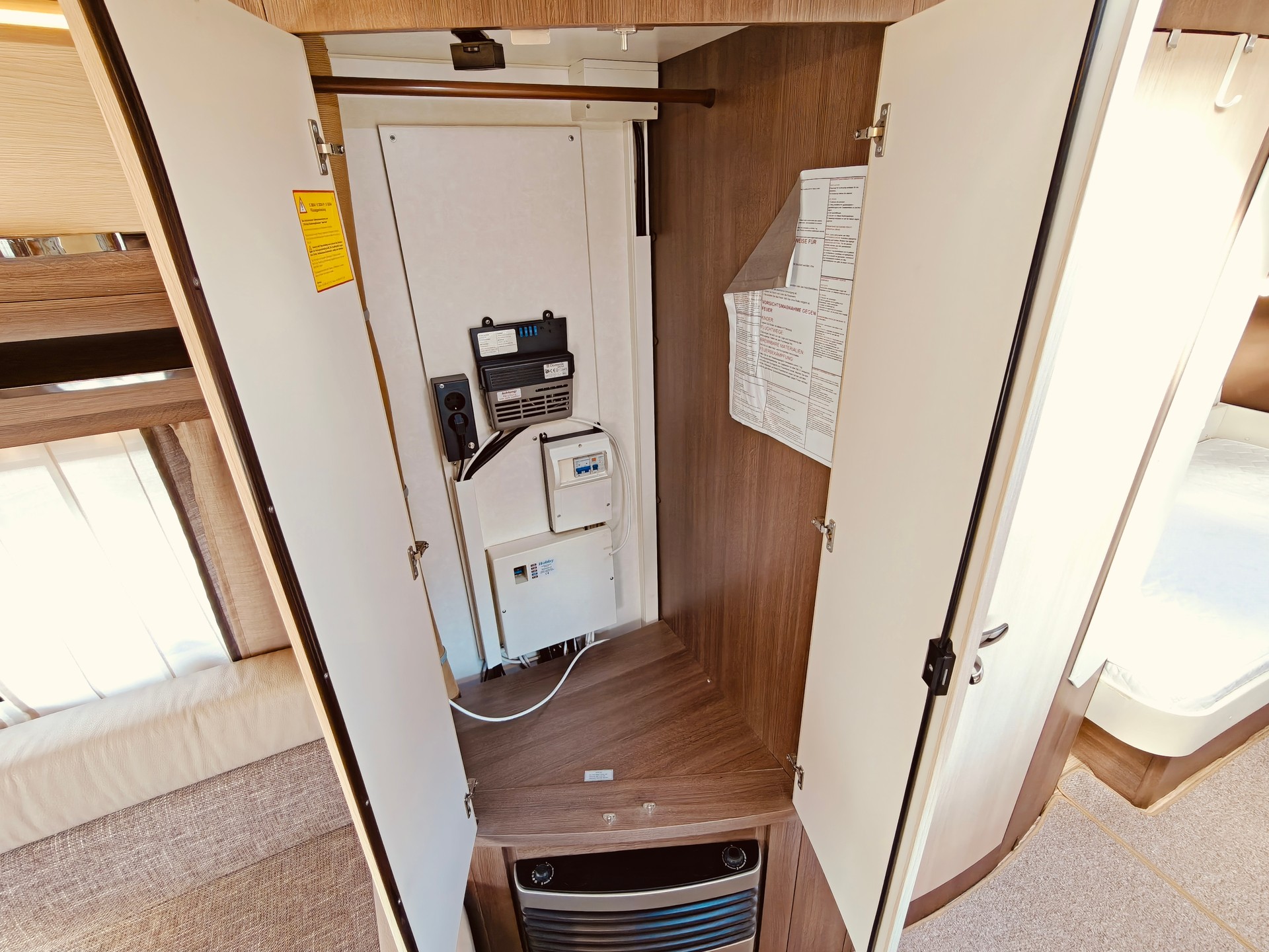 HOBBY Prestige 495 UL -- Einzelbett -- Klima -- Mover -- Markise-image-13
