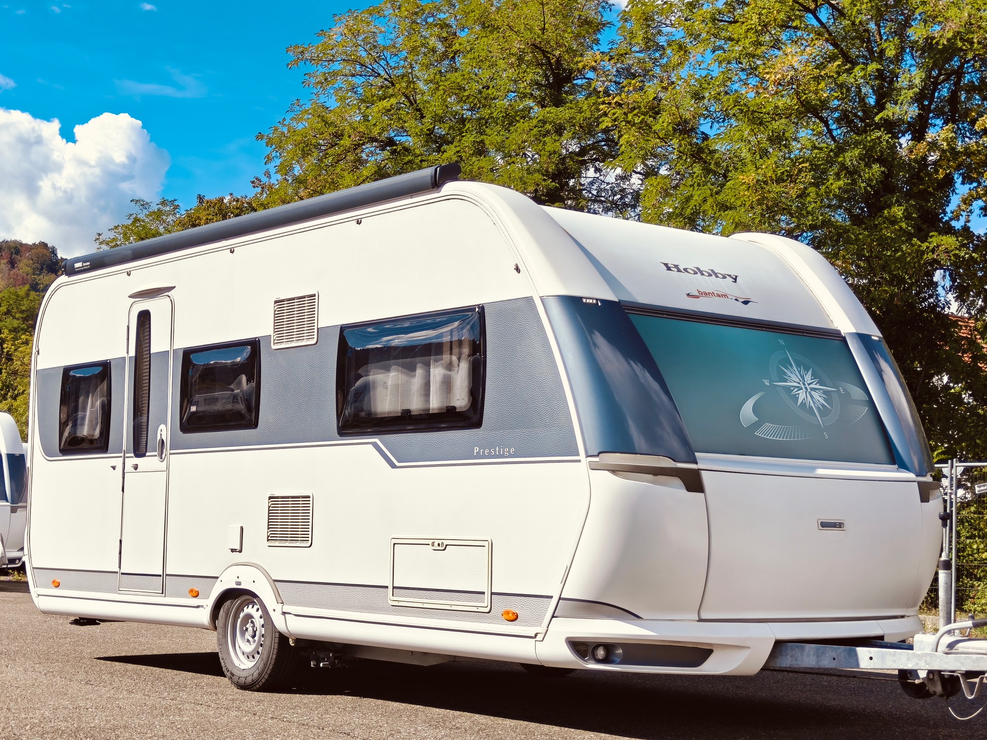 HOBBY Prestige 495 UL -- Einzelbett -- Klima -- Mover -- Markise-showroom-element-1