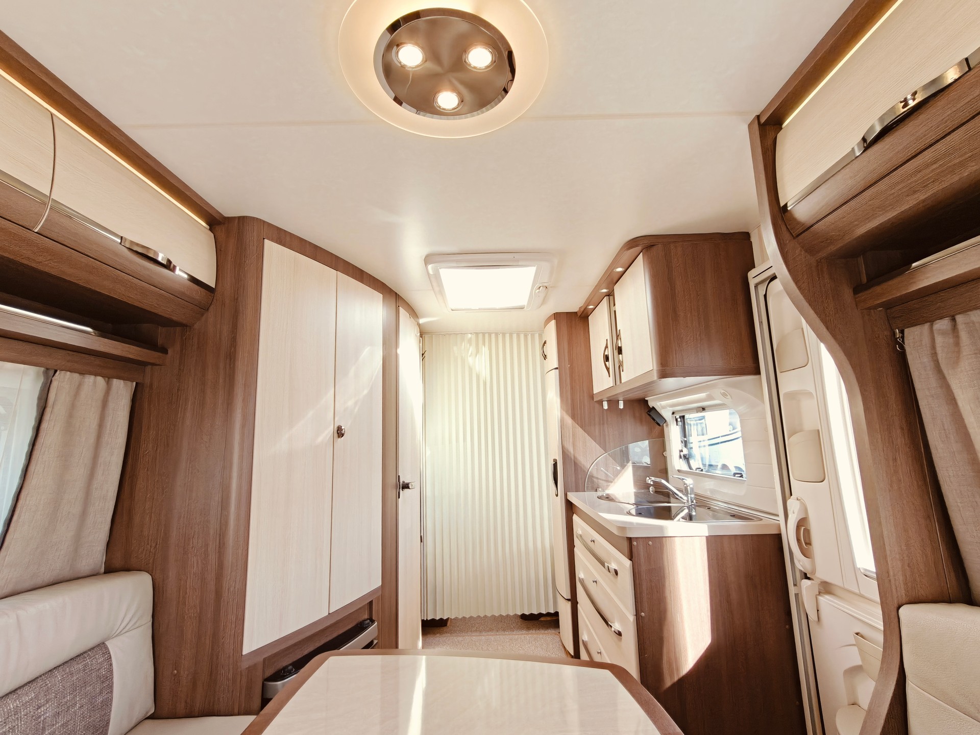HOBBY Prestige 495 UL -- Einzelbett -- Klima -- Mover -- Markise-image-8