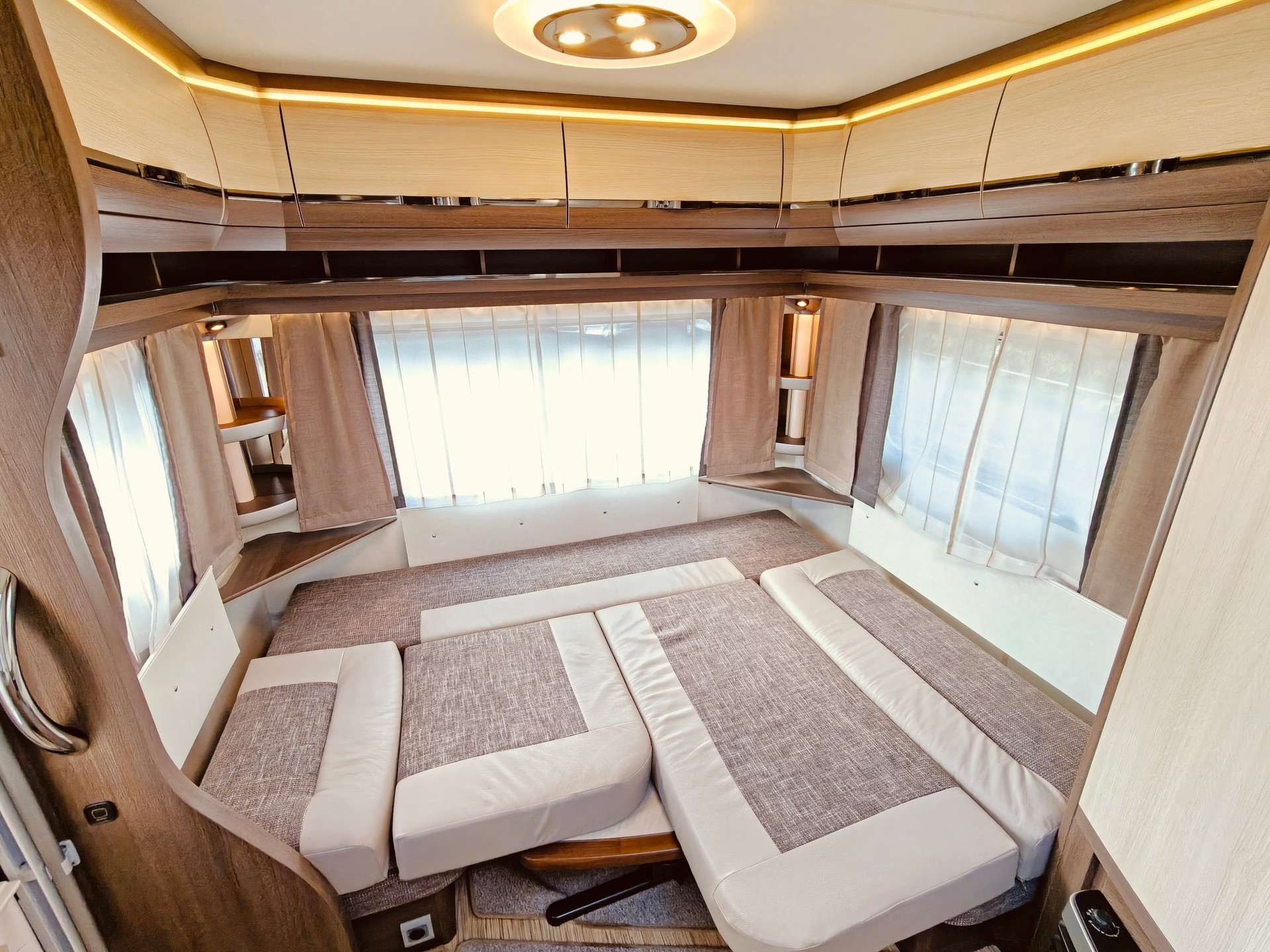 HOBBY Prestige 495 UL -- Einzelbett -- Klima -- Mover -- Markise-image-19