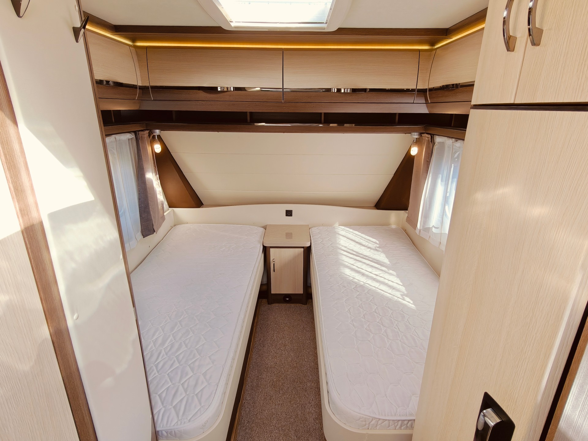 HOBBY Prestige 495 UL -- Einzelbett -- Klima -- Mover -- Markise-image-9