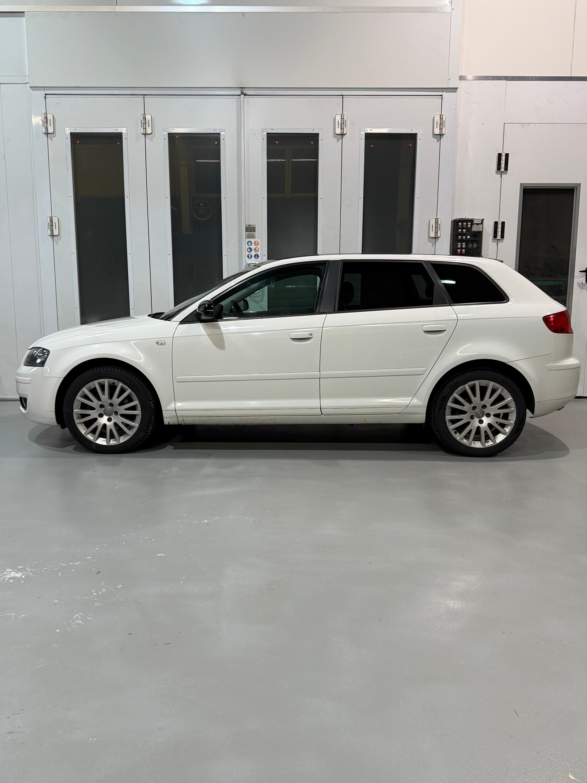 AUDI A3 2.0 TDI Ambition quattro-image-1