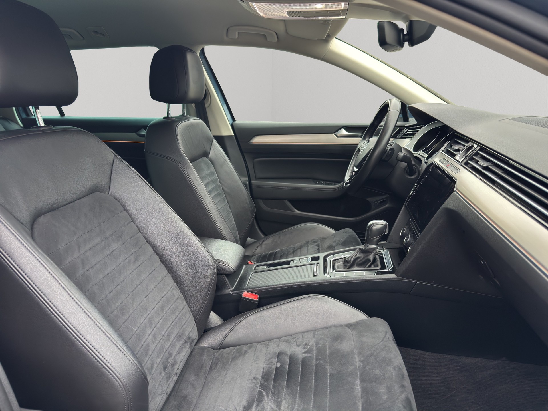 VW Passat Variant 2.0 TDI BMT Highline DSG-image-10