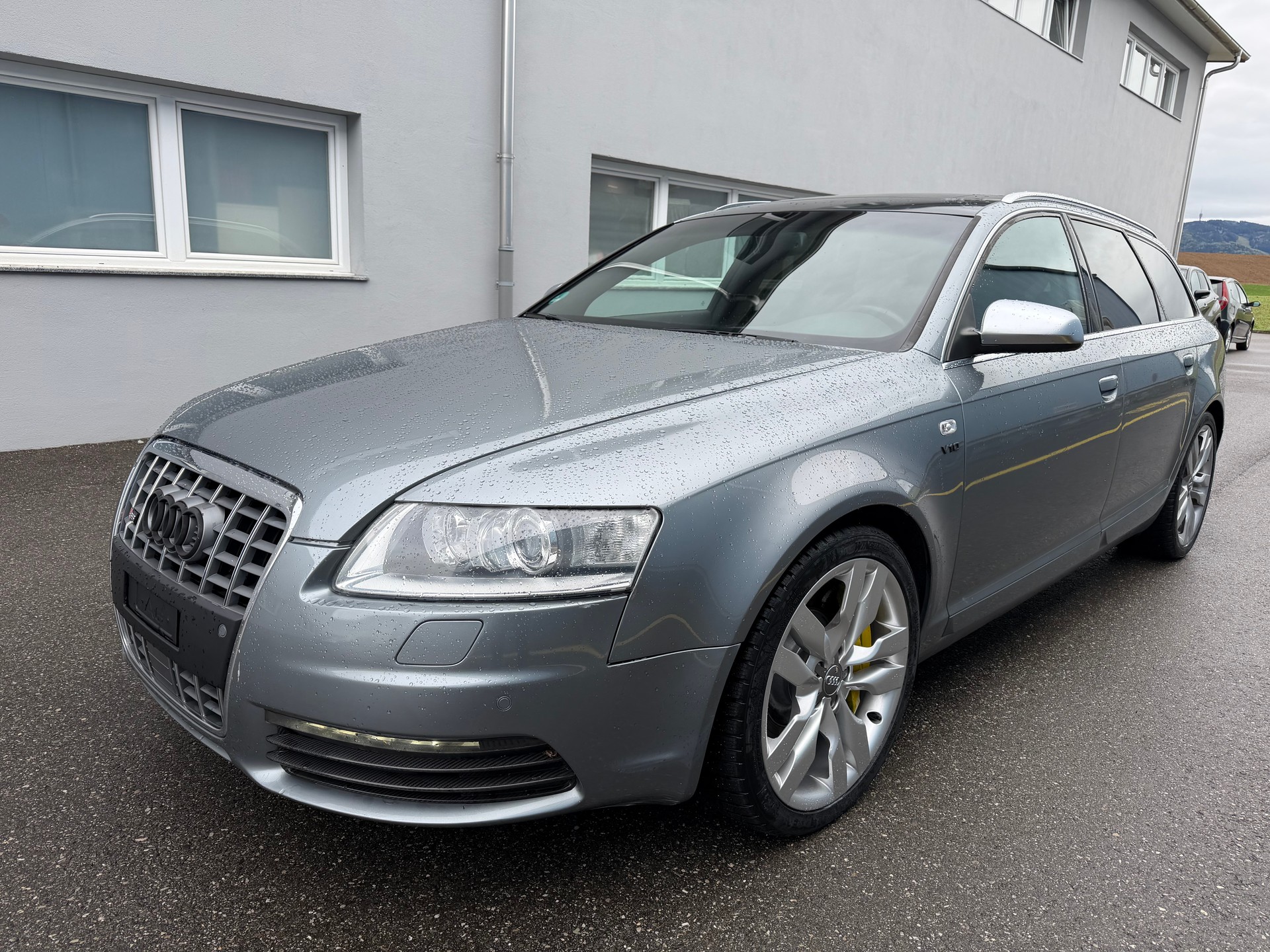 AUDI S6 Avant 5.2 V10 quattro tiptronic-image-2