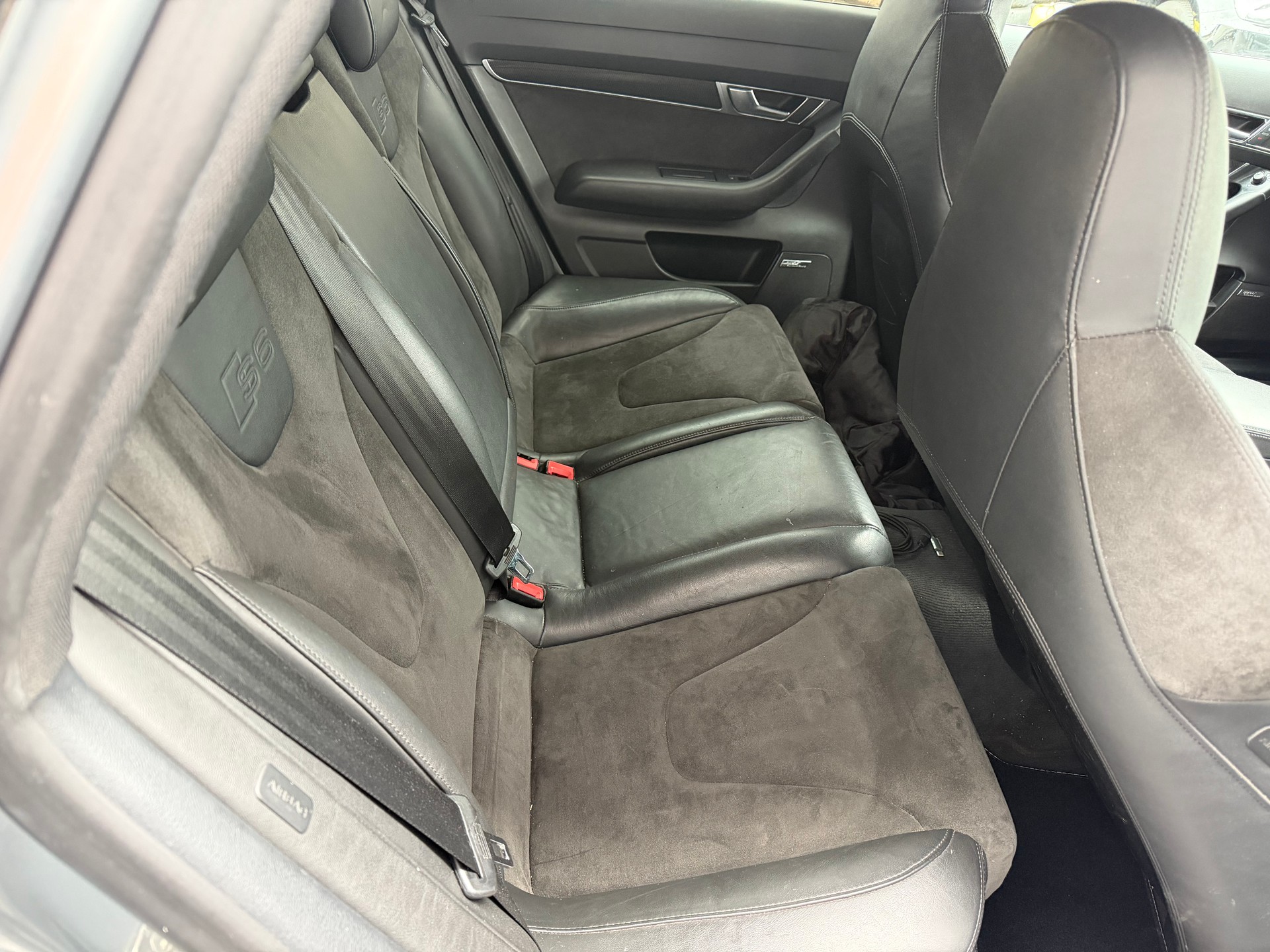 AUDI S6 Avant 5.2 V10 quattro tiptronic-image-8