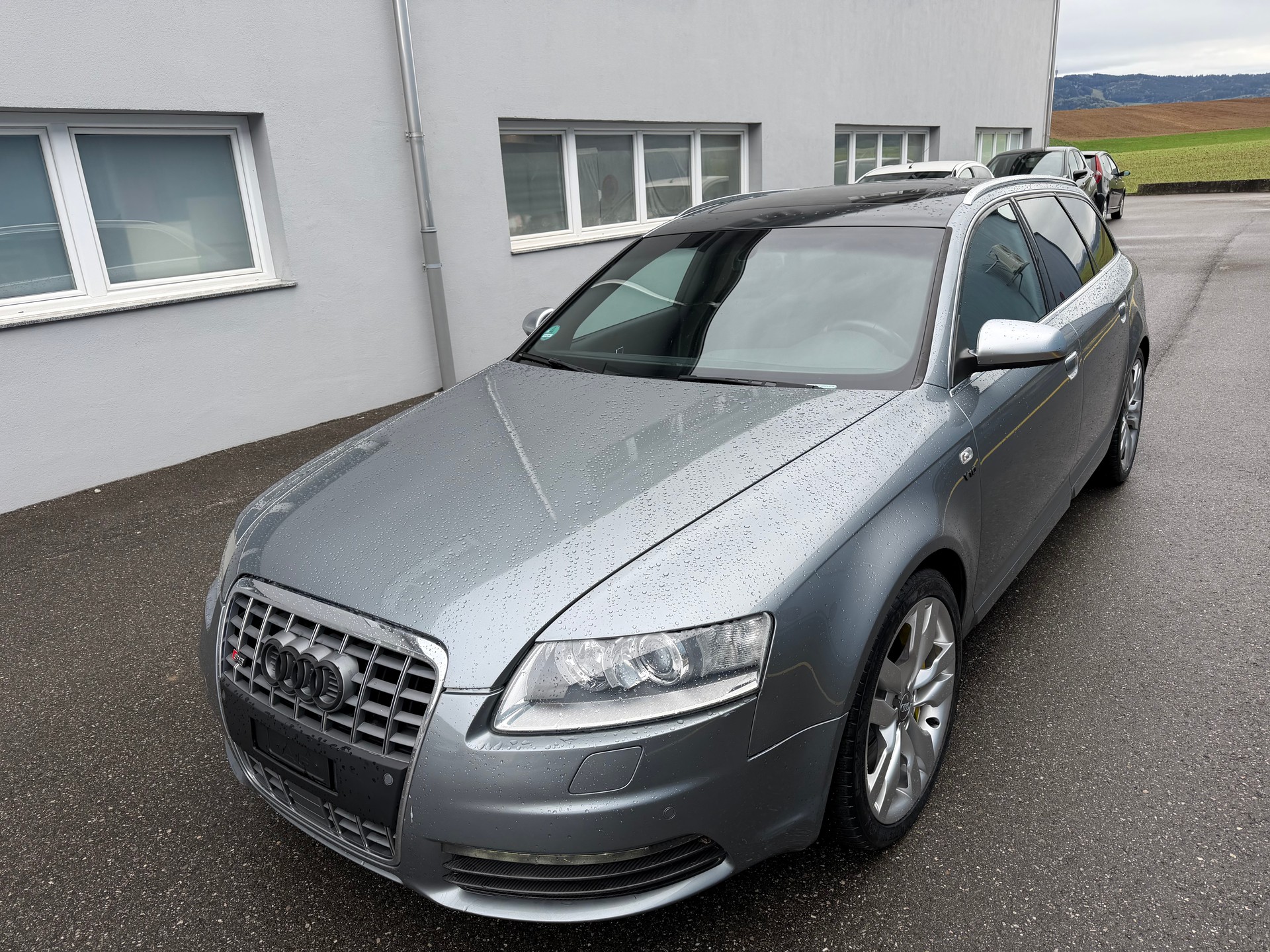 AUDI S6 Avant 5.2 V10 quattro tiptronic-image-0