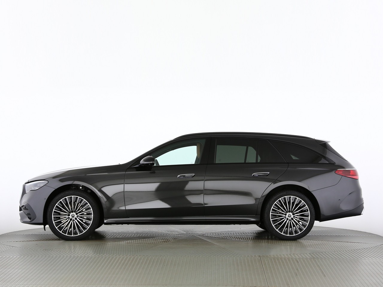 MERCEDES-BENZ E 220 d T 4Matic 9G-Tronic-showroom-element-2