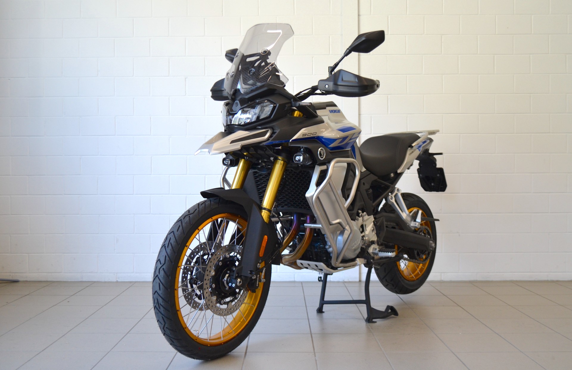 VOGE 900DS-showroom-element-1