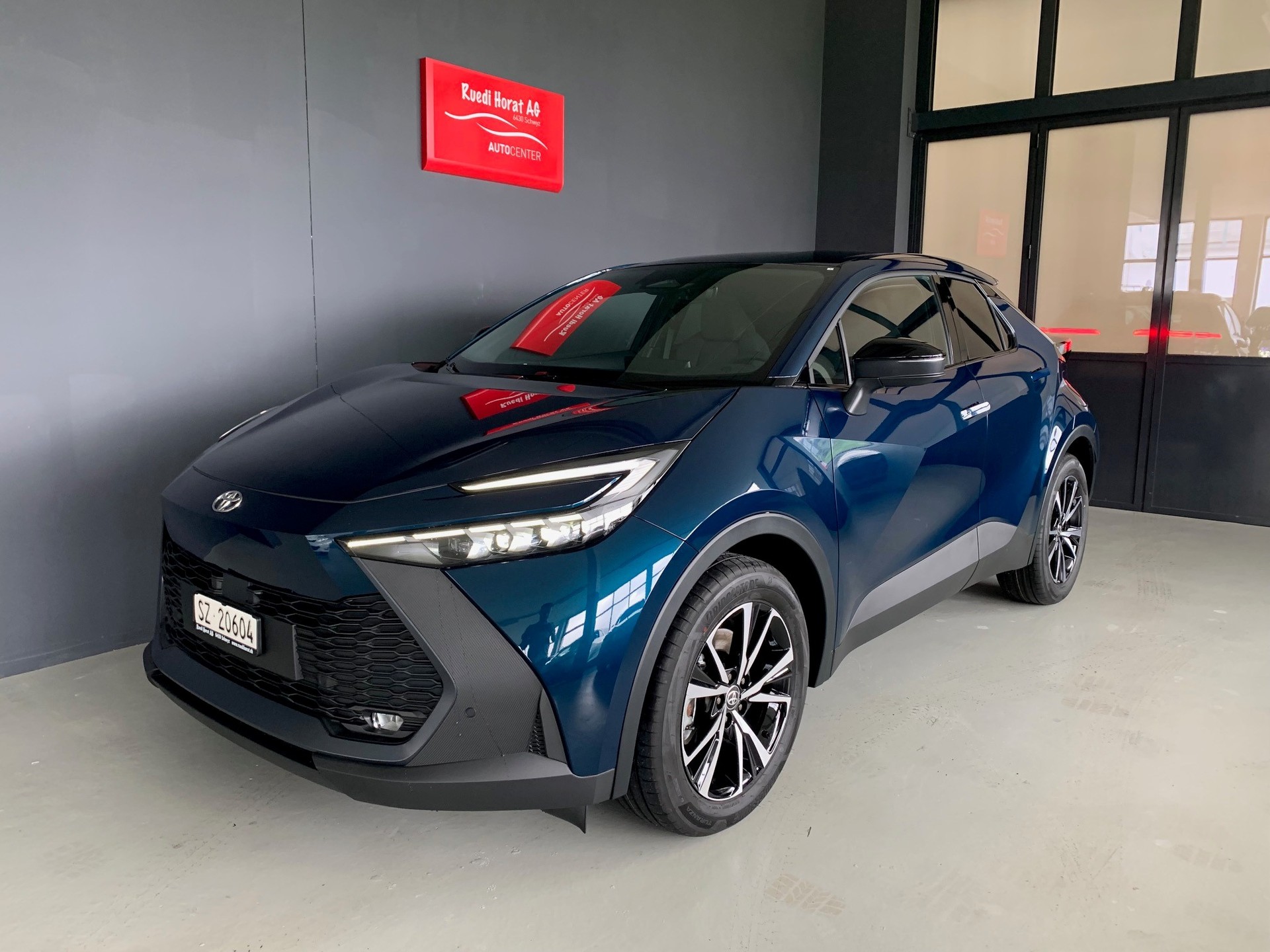 TOYOTA C-HR 2.0 PHEV Swiss Edition-image-0