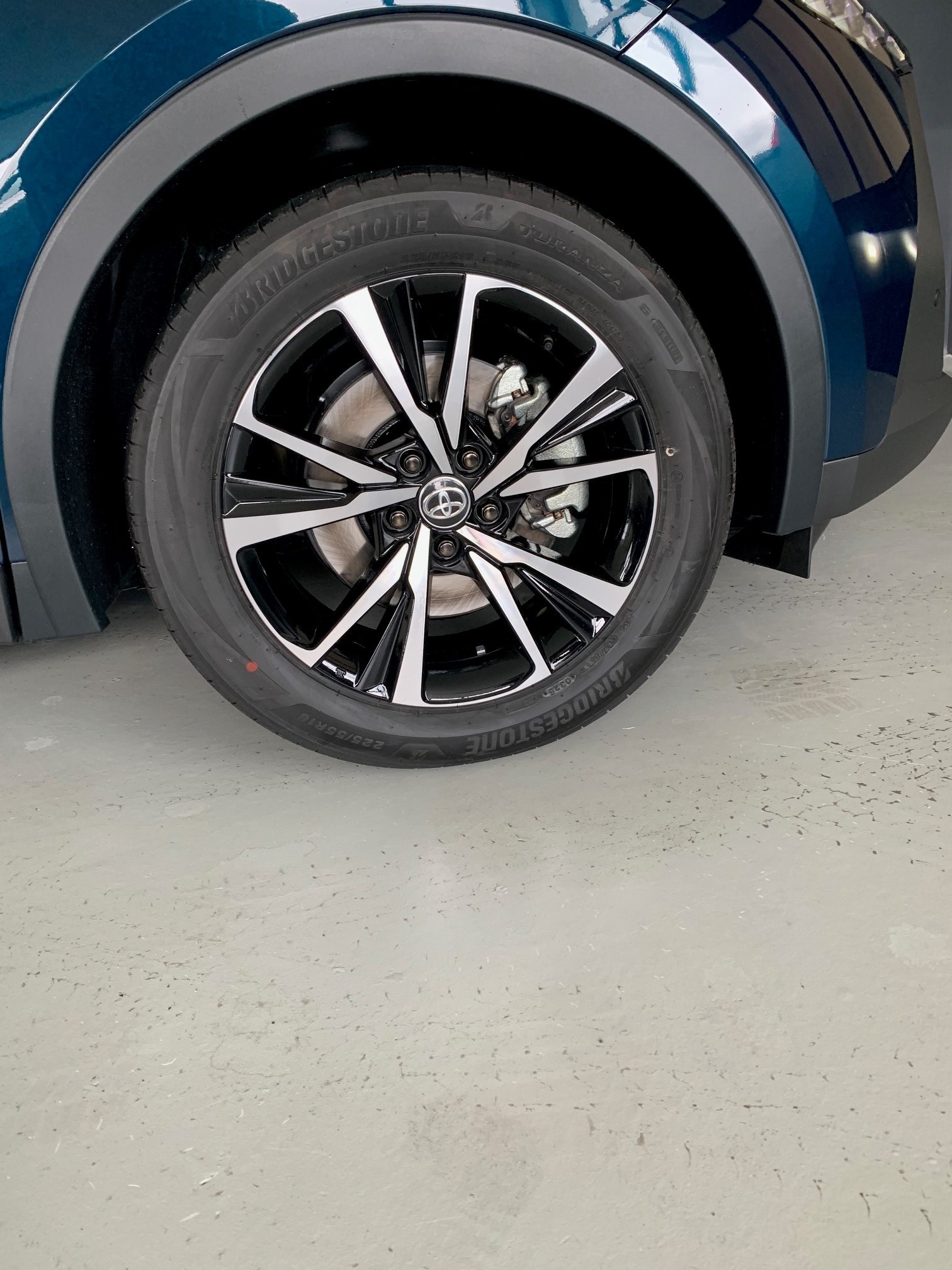 TOYOTA C-HR 2.0 PHEV Swiss Edition-image-6