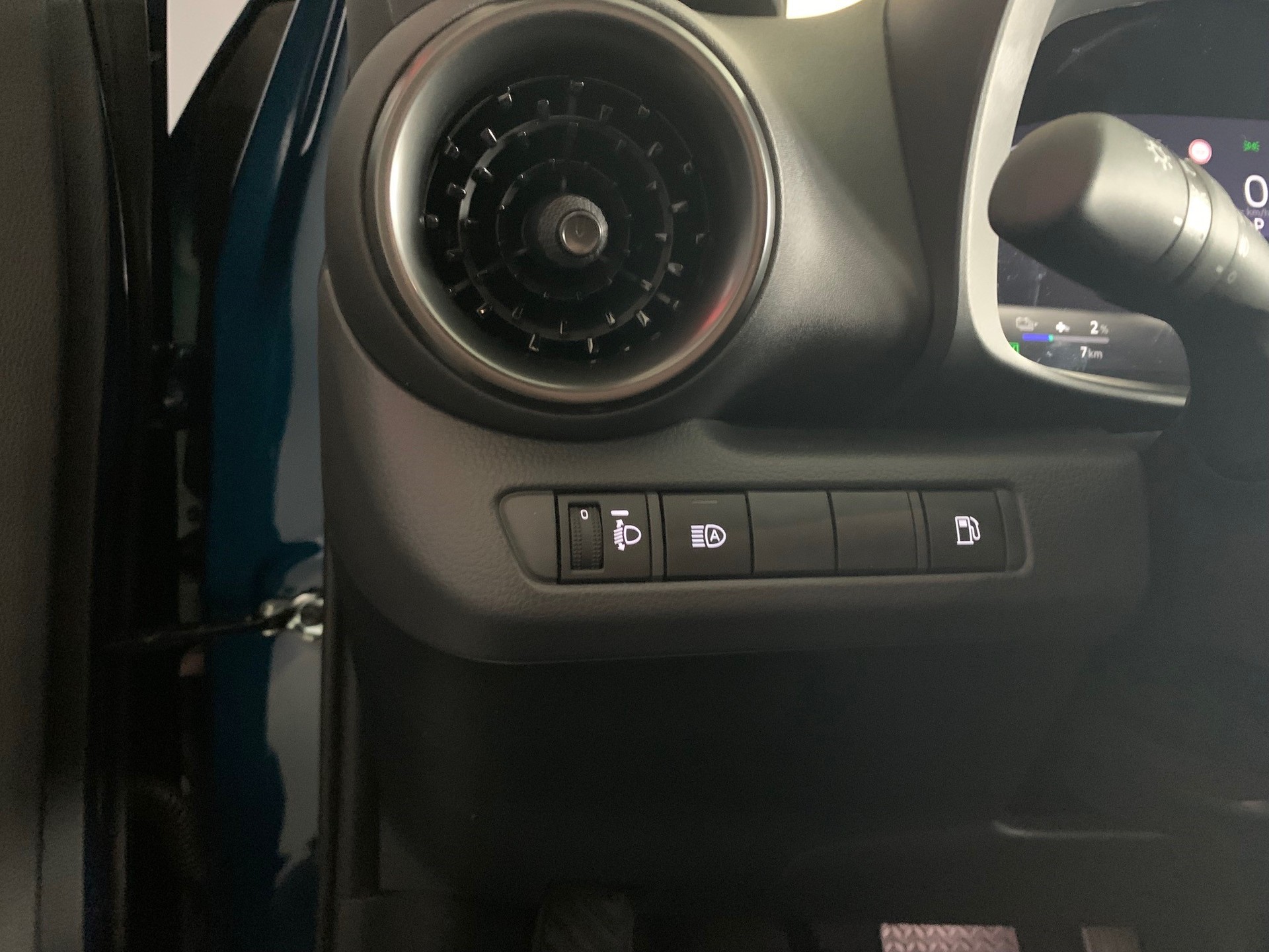 TOYOTA C-HR 2.0 PHEV Swiss Edition-image-14