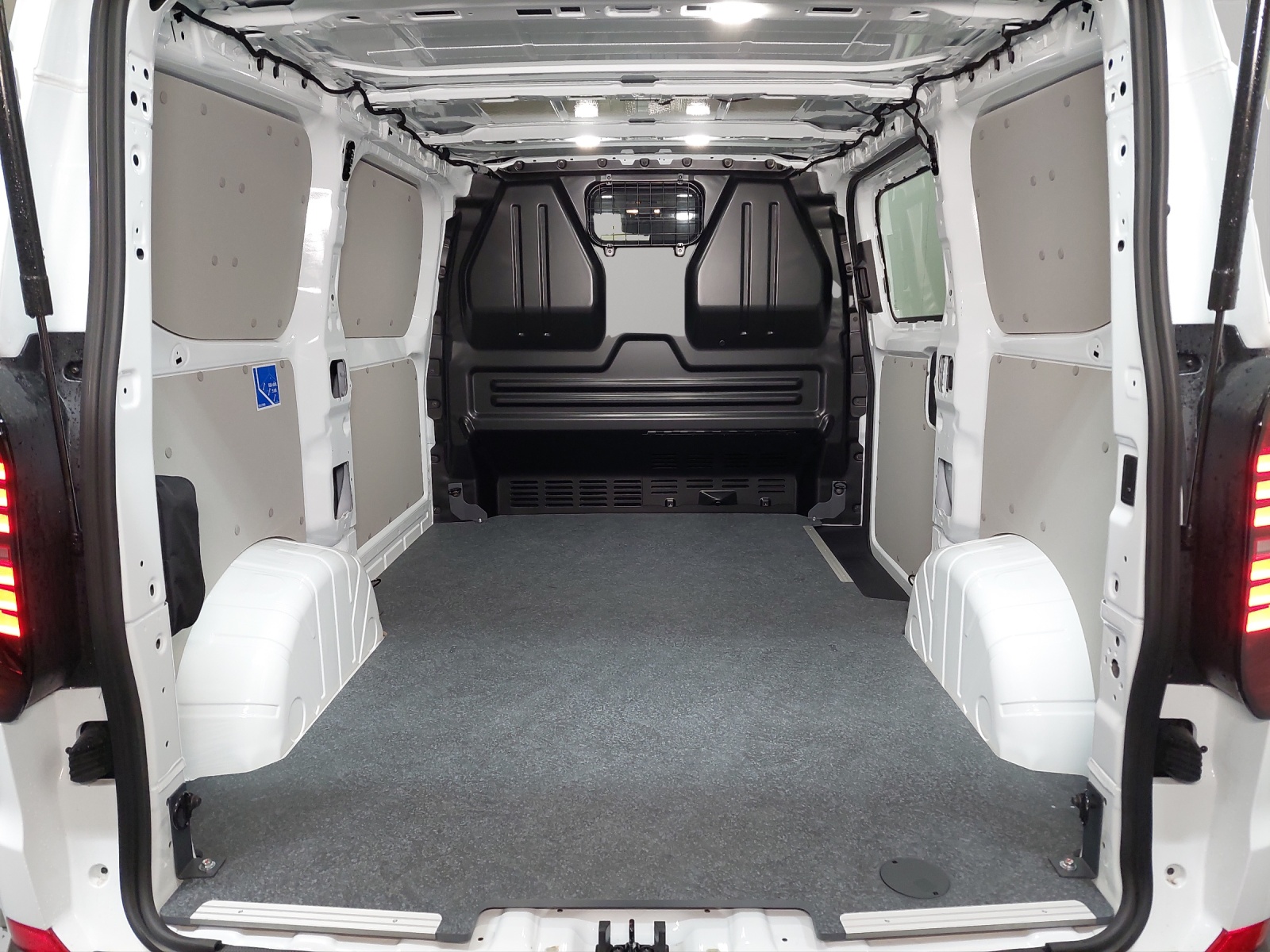 VW e-Transporter BEV-image-8