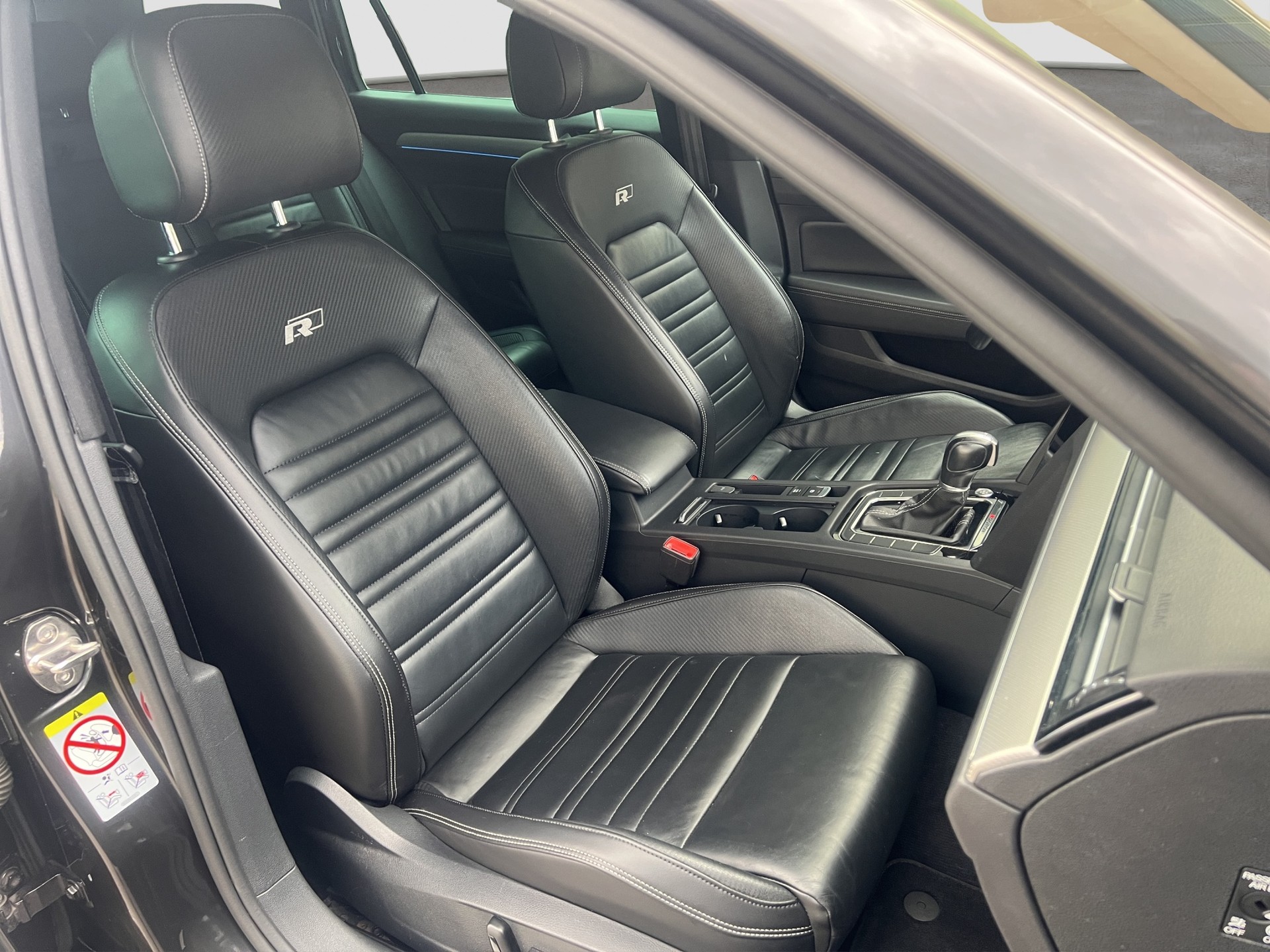 VW Passat Variant 2.0 TDI BMT Highline R Line DSG 4Motion-image-15