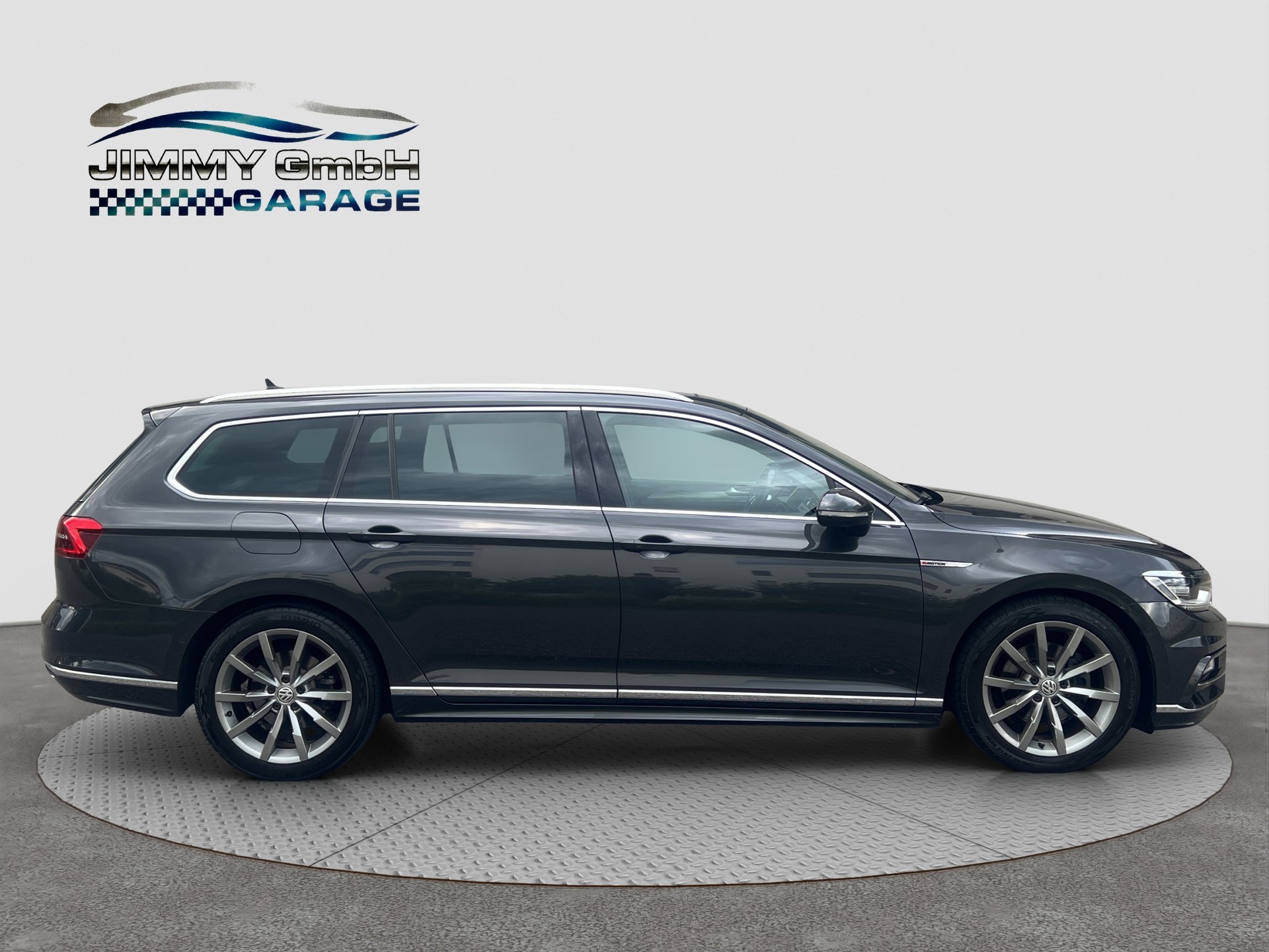 VW Passat Variant 2.0 TDI BMT Highline R Line DSG 4Motion-image-6