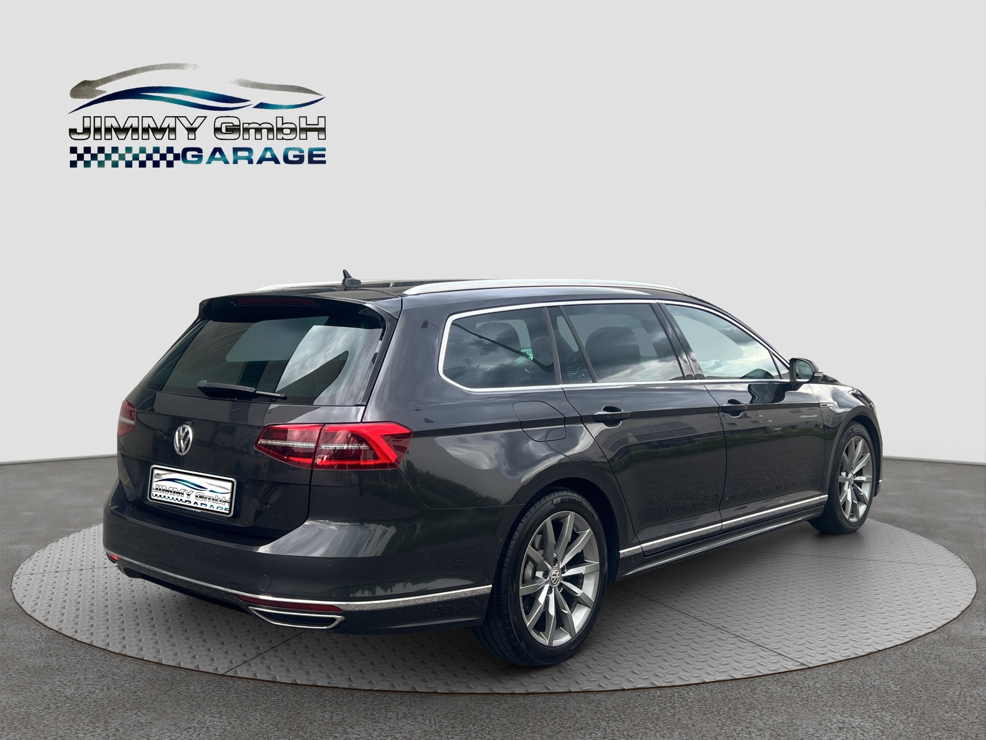 VW Passat Variant 2.0 TDI BMT Highline R Line DSG 4Motion-image-5