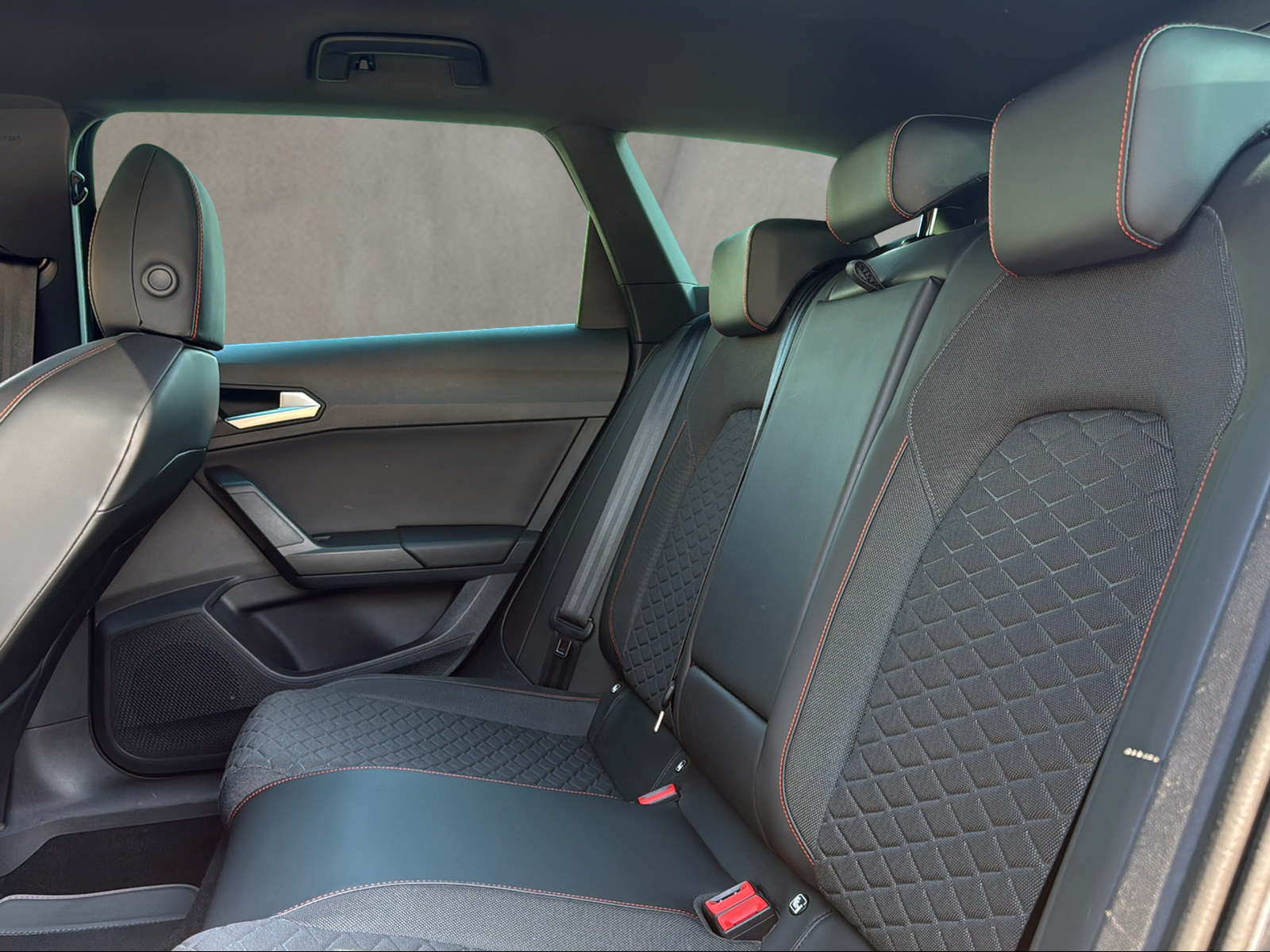 SEAT Leon ST 1.4 eHybrid pHEV DSG Hola FR-image-11