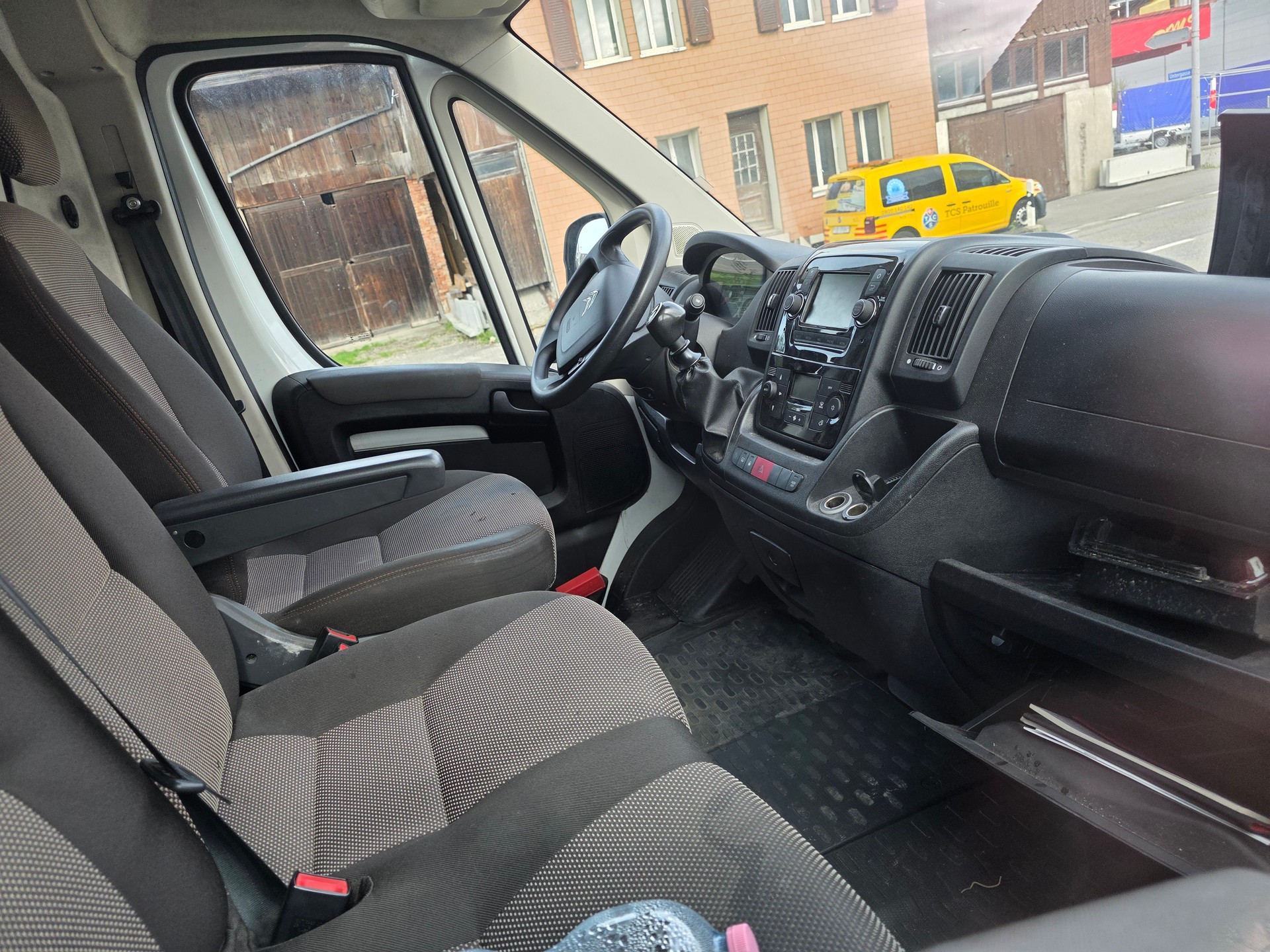 CITROEN Jumper 35 2.2 BlueHDi 165 Club L3H2 Motorschade-image-3