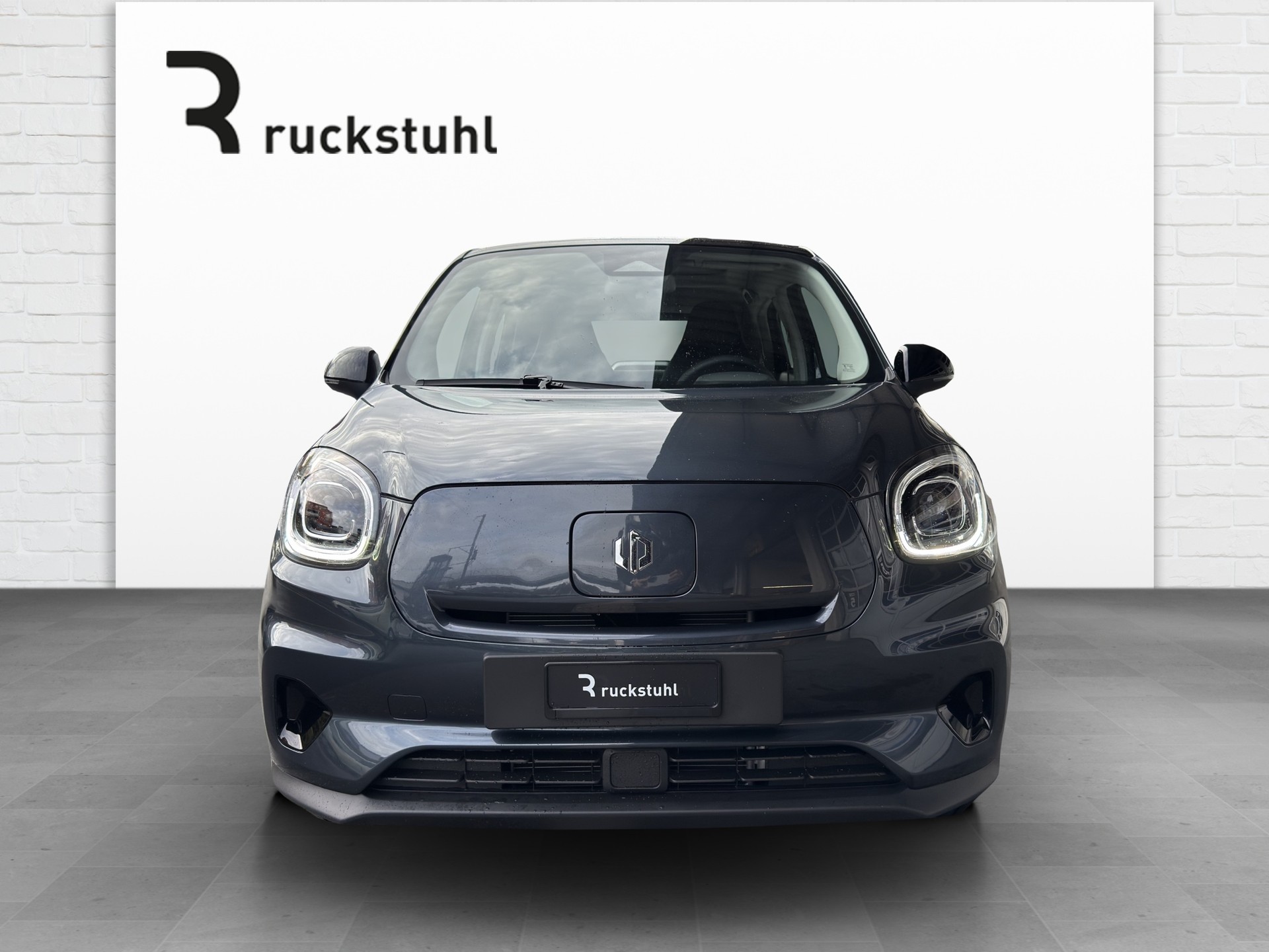 LEAPMOTOR T03 Electric-showroom-element-1