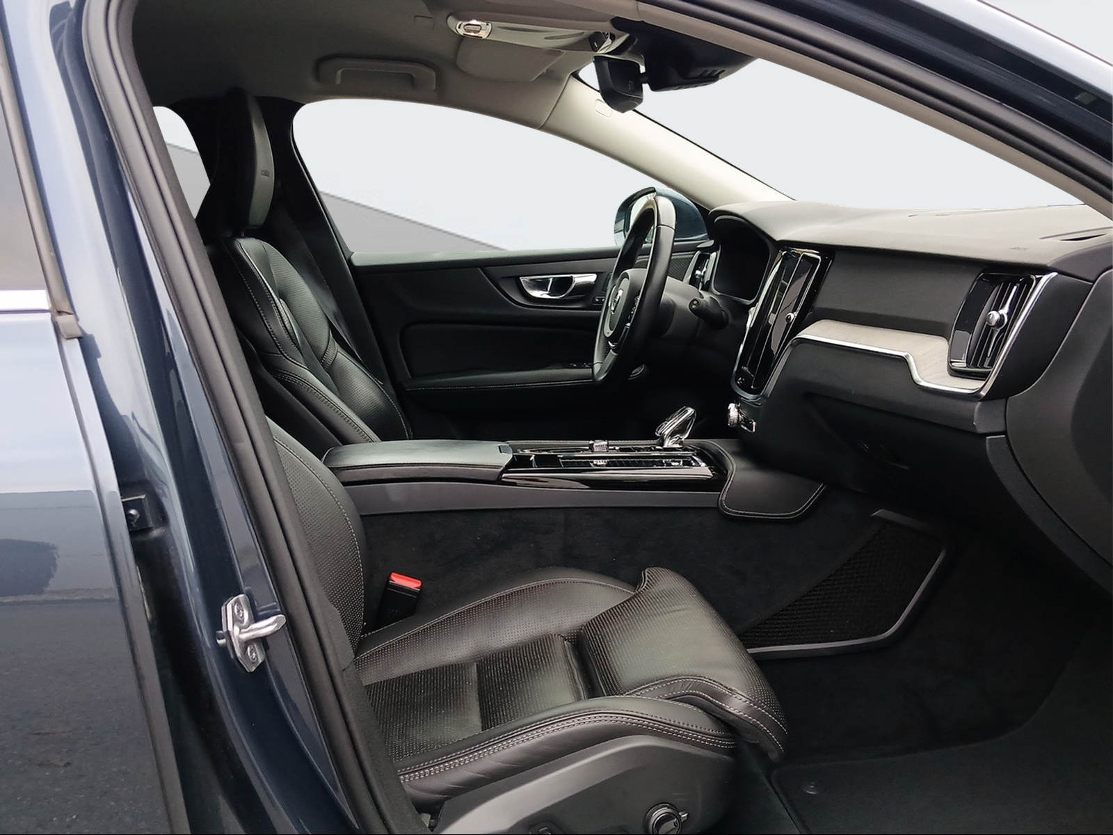 VOLVO V60 2.0 T8 TE Inscription eAWD-image-13