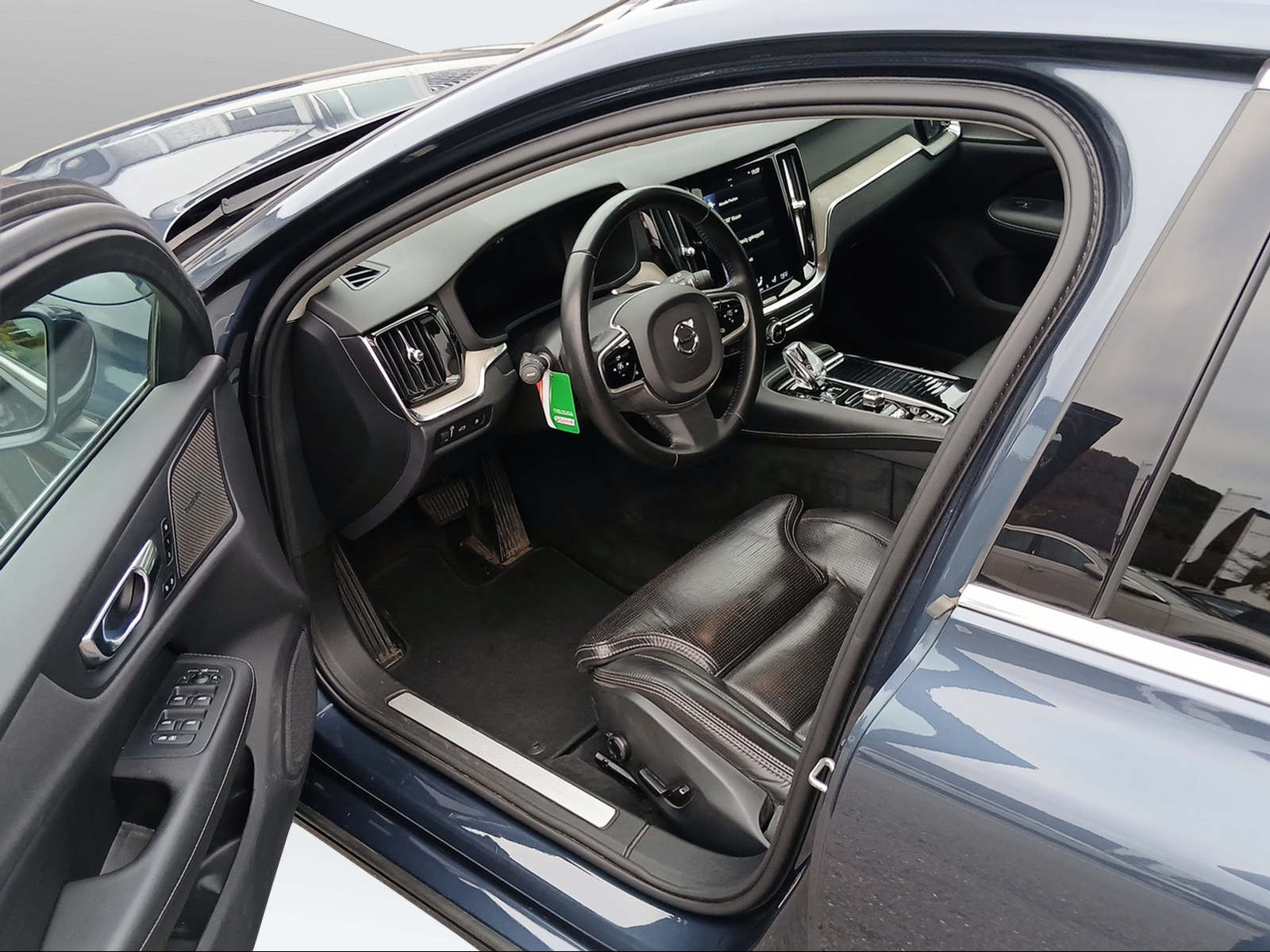 VOLVO V60 2.0 T8 TE Inscription eAWD-image-10